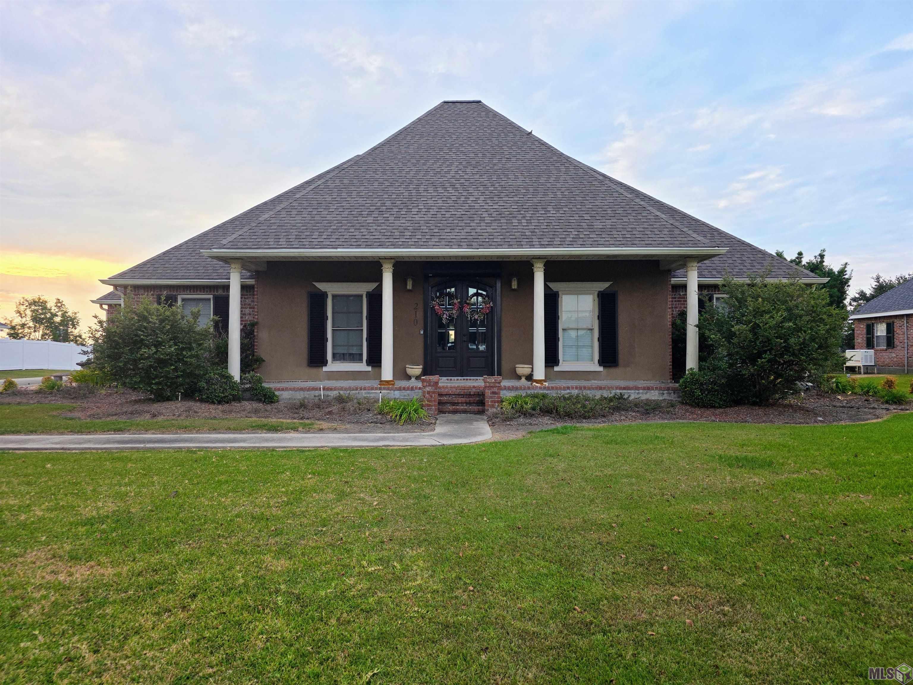 210 PLANTATION DR, Cut Off, LA 70345