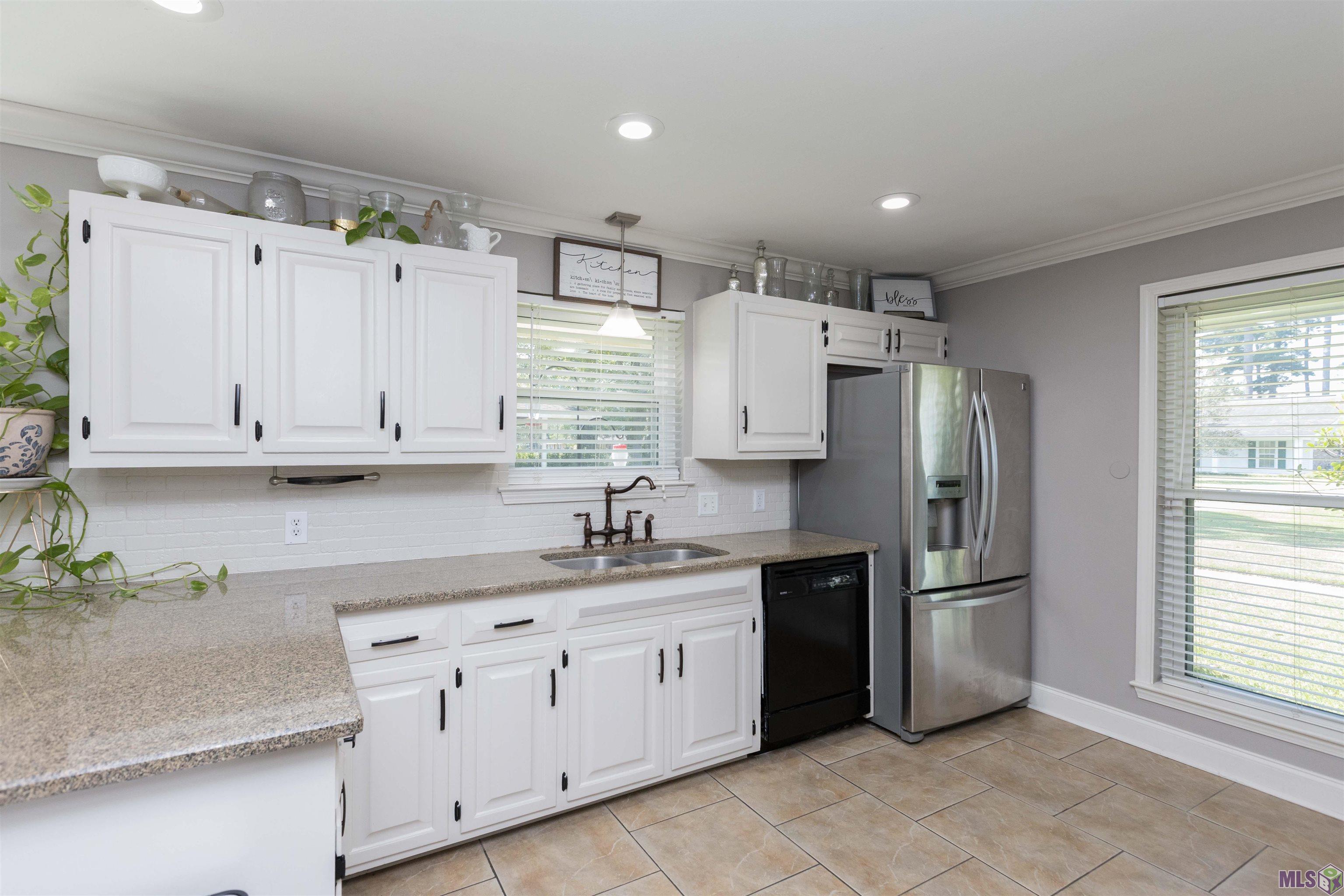 6612 LINDSEYNEAL DR, Greenwell Springs, LA 70739