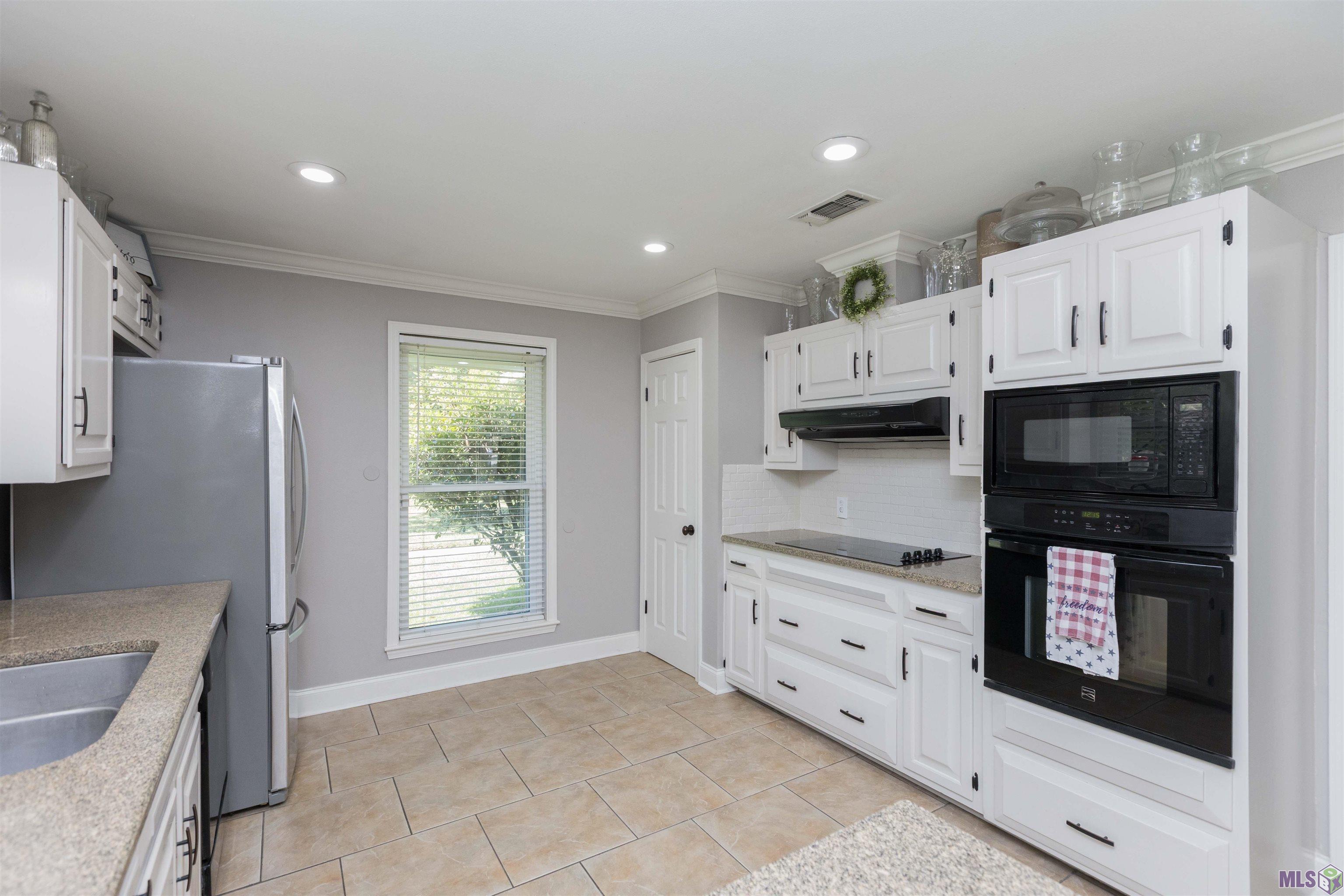 6612 LINDSEYNEAL DR, Greenwell Springs, LA 70739