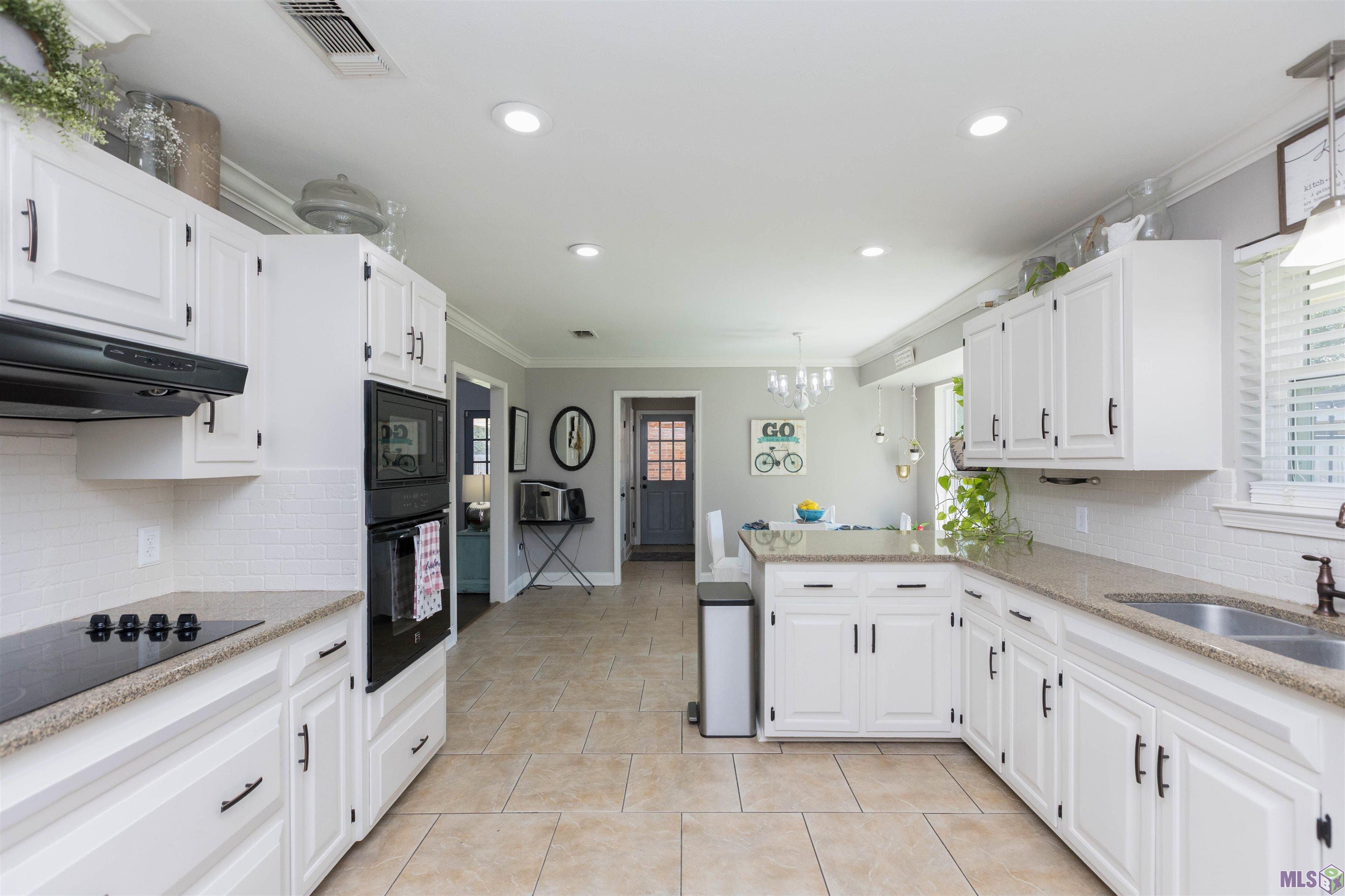 6612 LINDSEYNEAL DR, Greenwell Springs, LA 70739