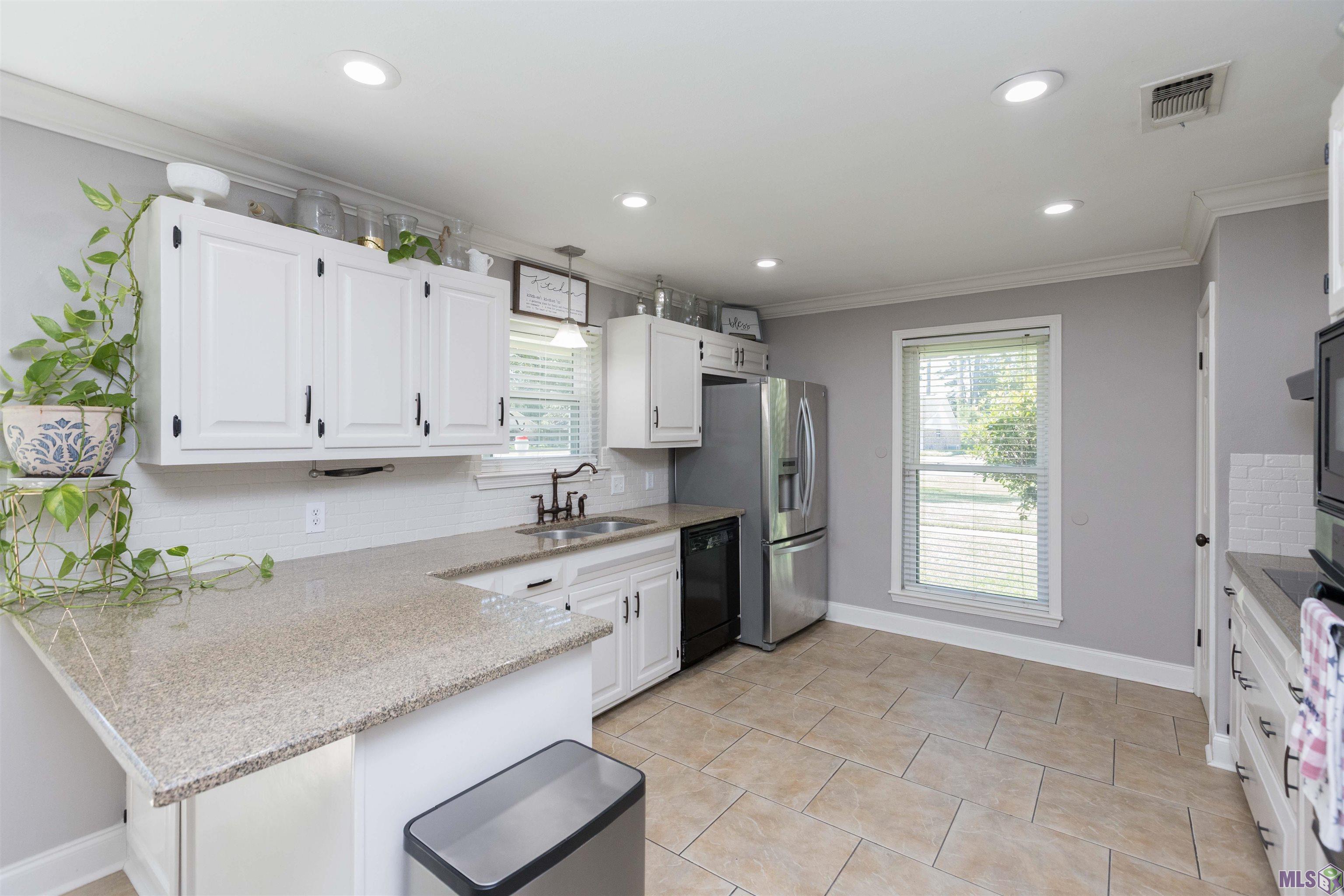 6612 LINDSEYNEAL DR, Greenwell Springs, LA 70739