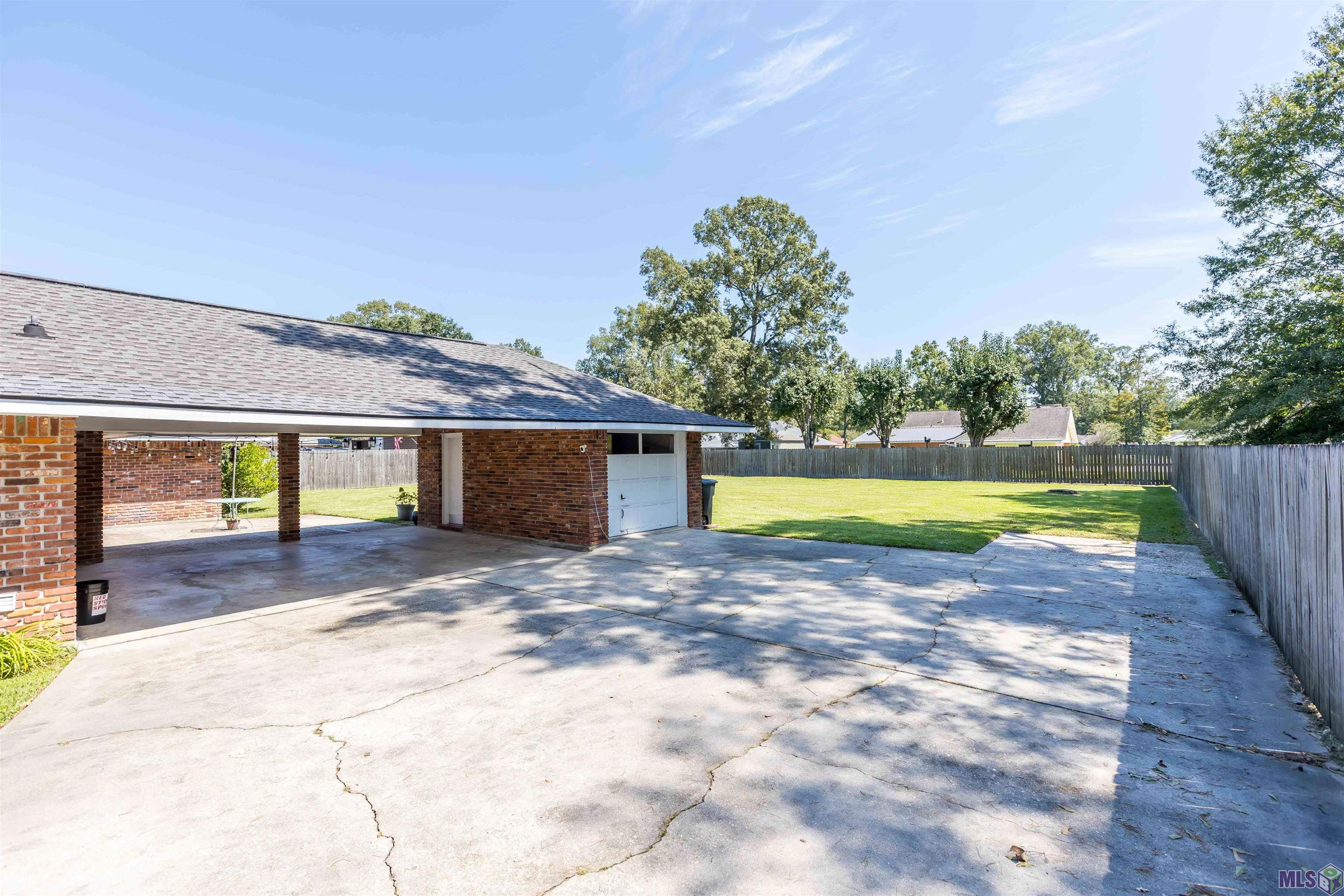 6612 LINDSEYNEAL DR, Greenwell Springs, LA 70739