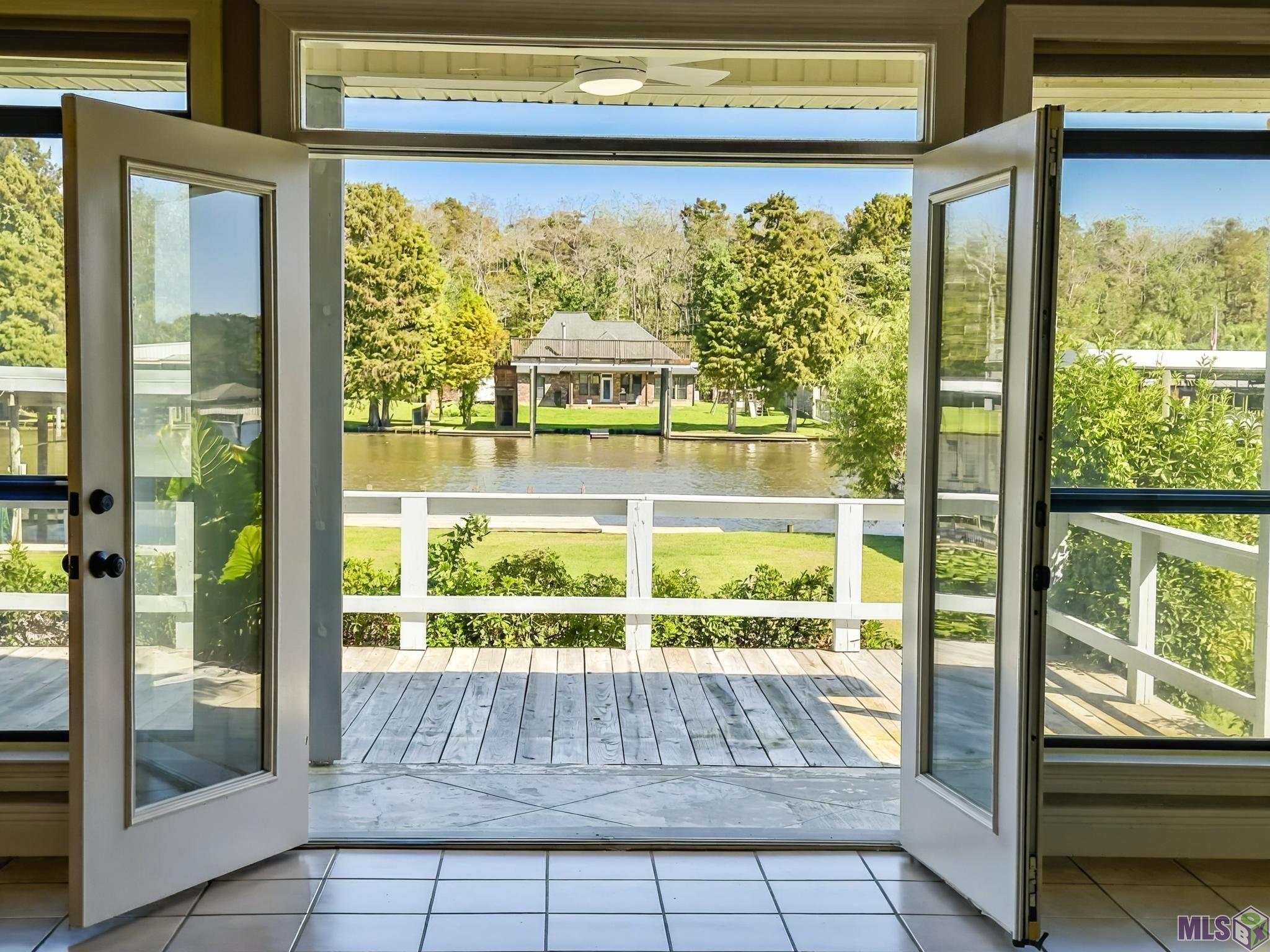 13538 BAYOU TERRACE DR, St. Amant, LA 70774