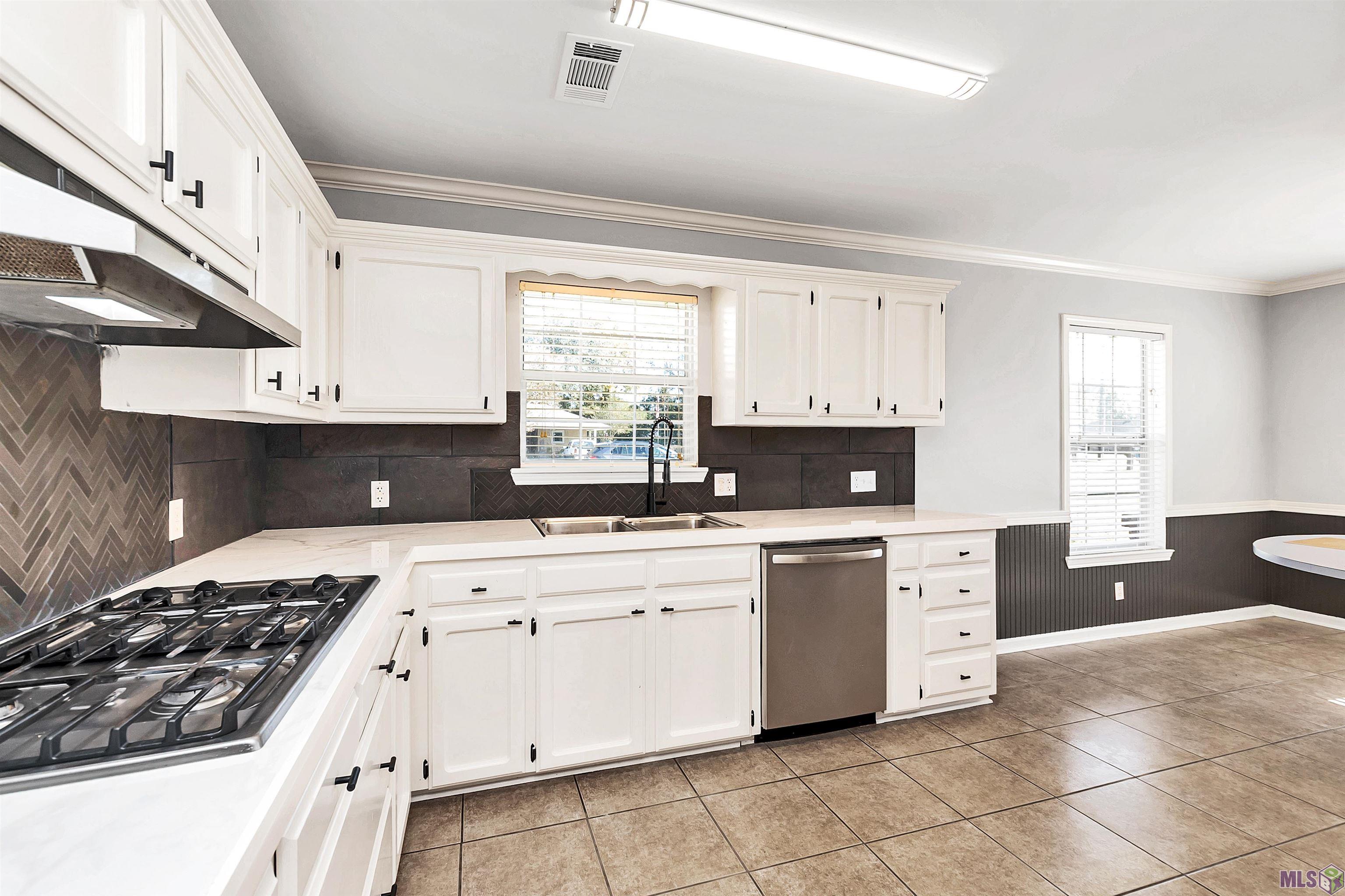 956 BOHNE RD, Port Allen, LA 70767