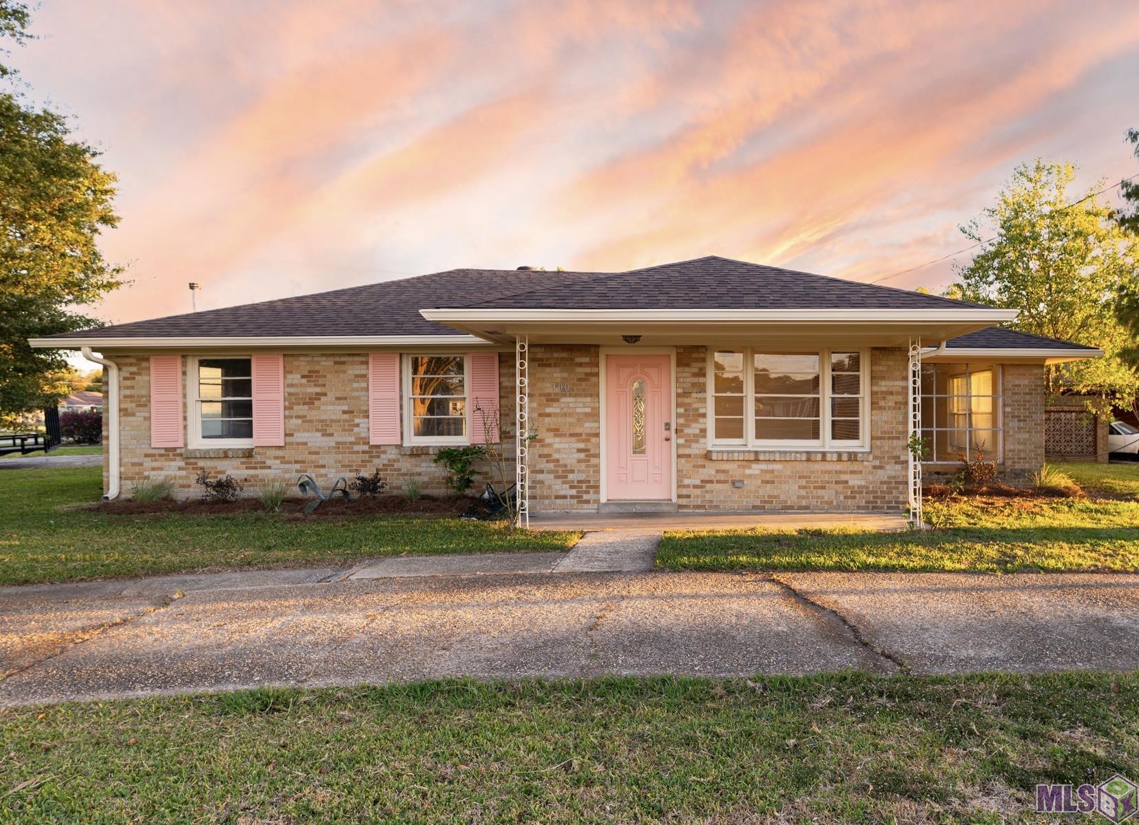 300 PARISH DR, Arabi, LA 70032