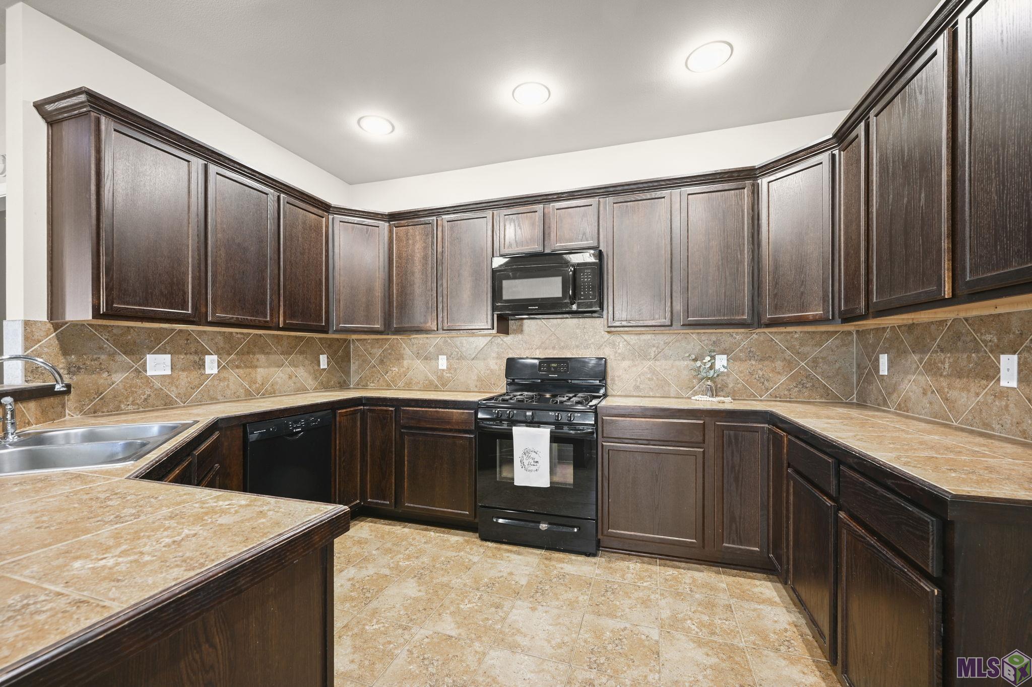 42391 CEDARSTONE AVE, Prairieville, LA 70769