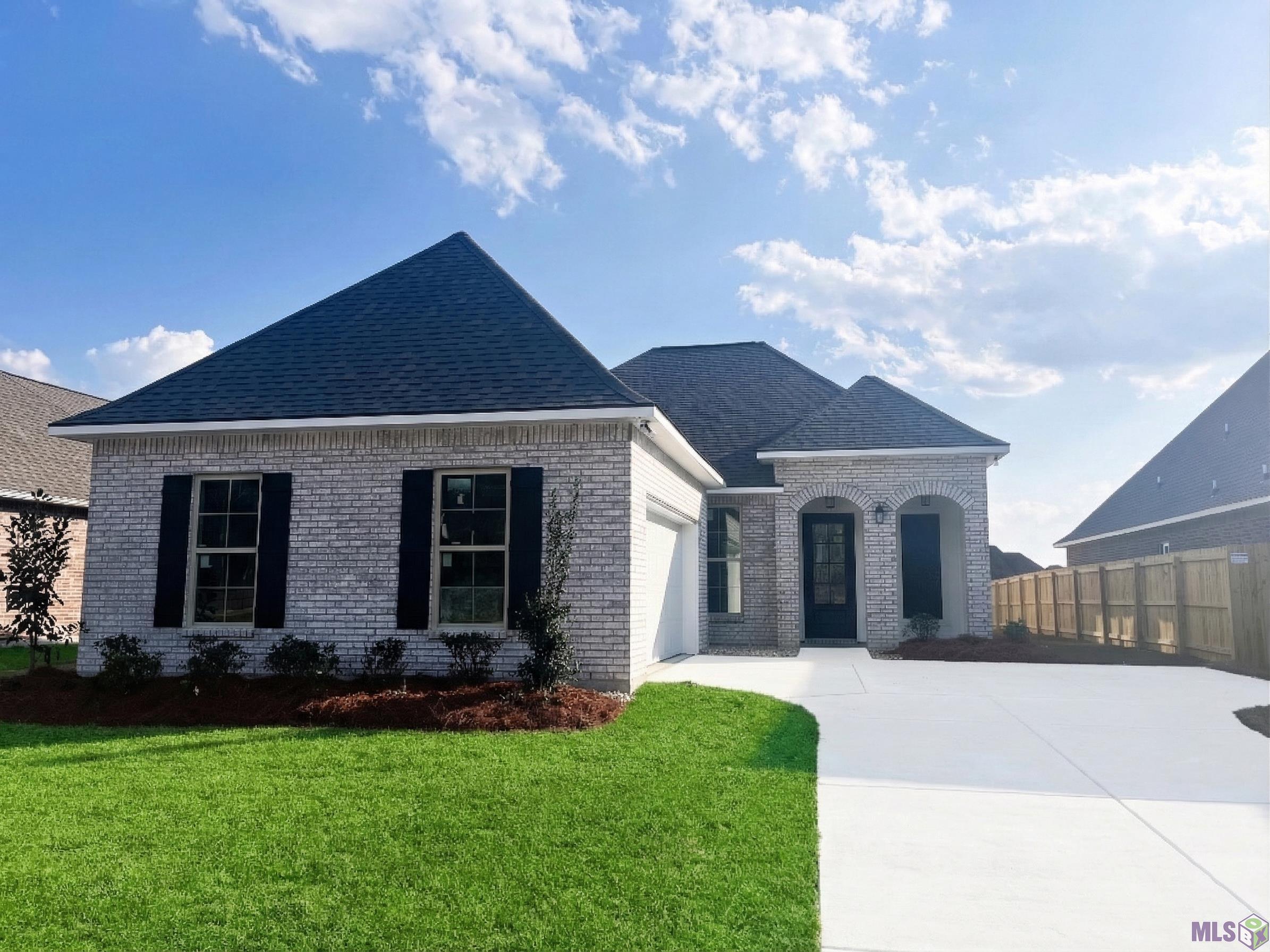 11378 DENSMORE DR, Denham Springs, LA 70726