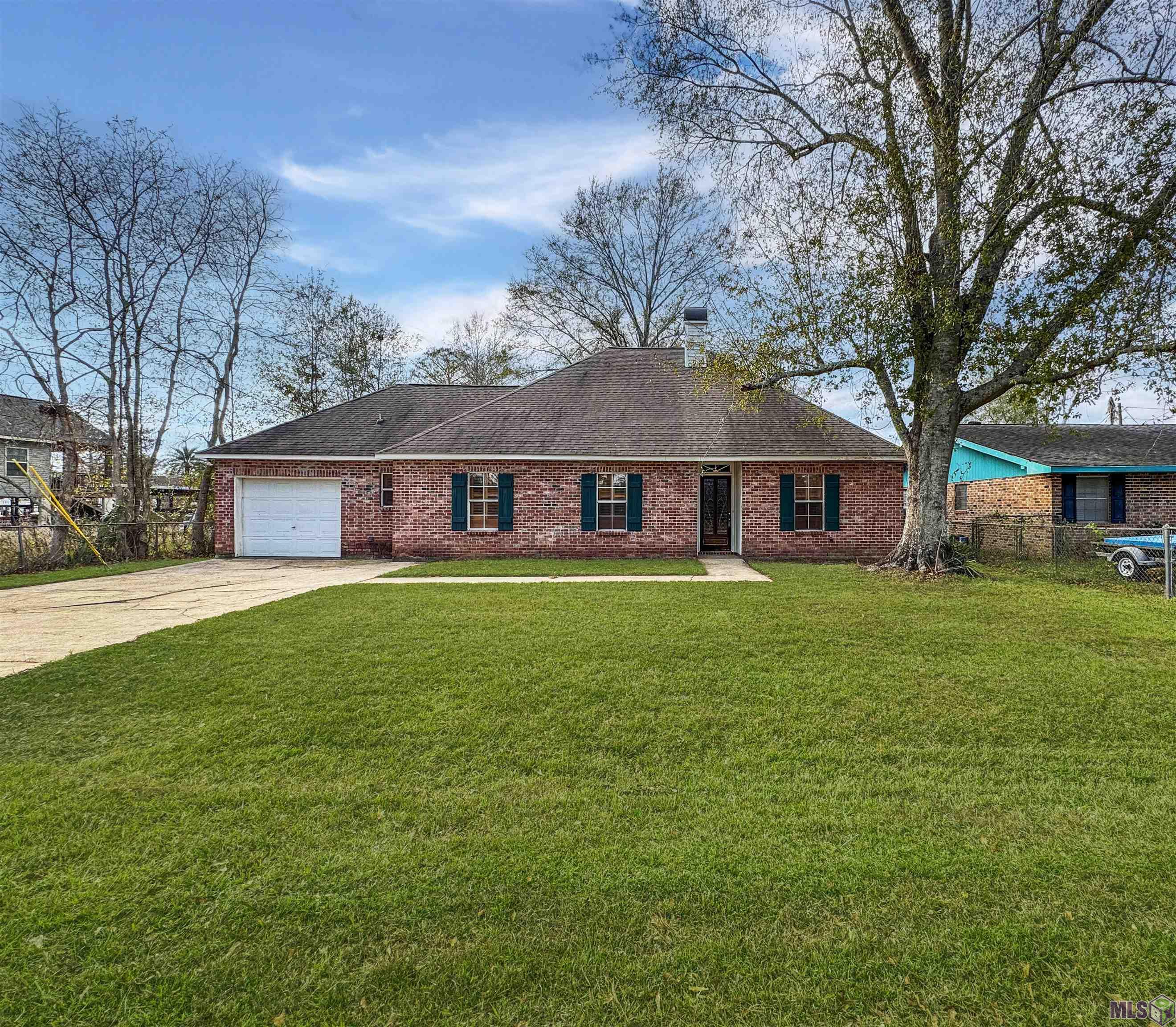 20359 LYNDA Drive, Springfield, LA 70462