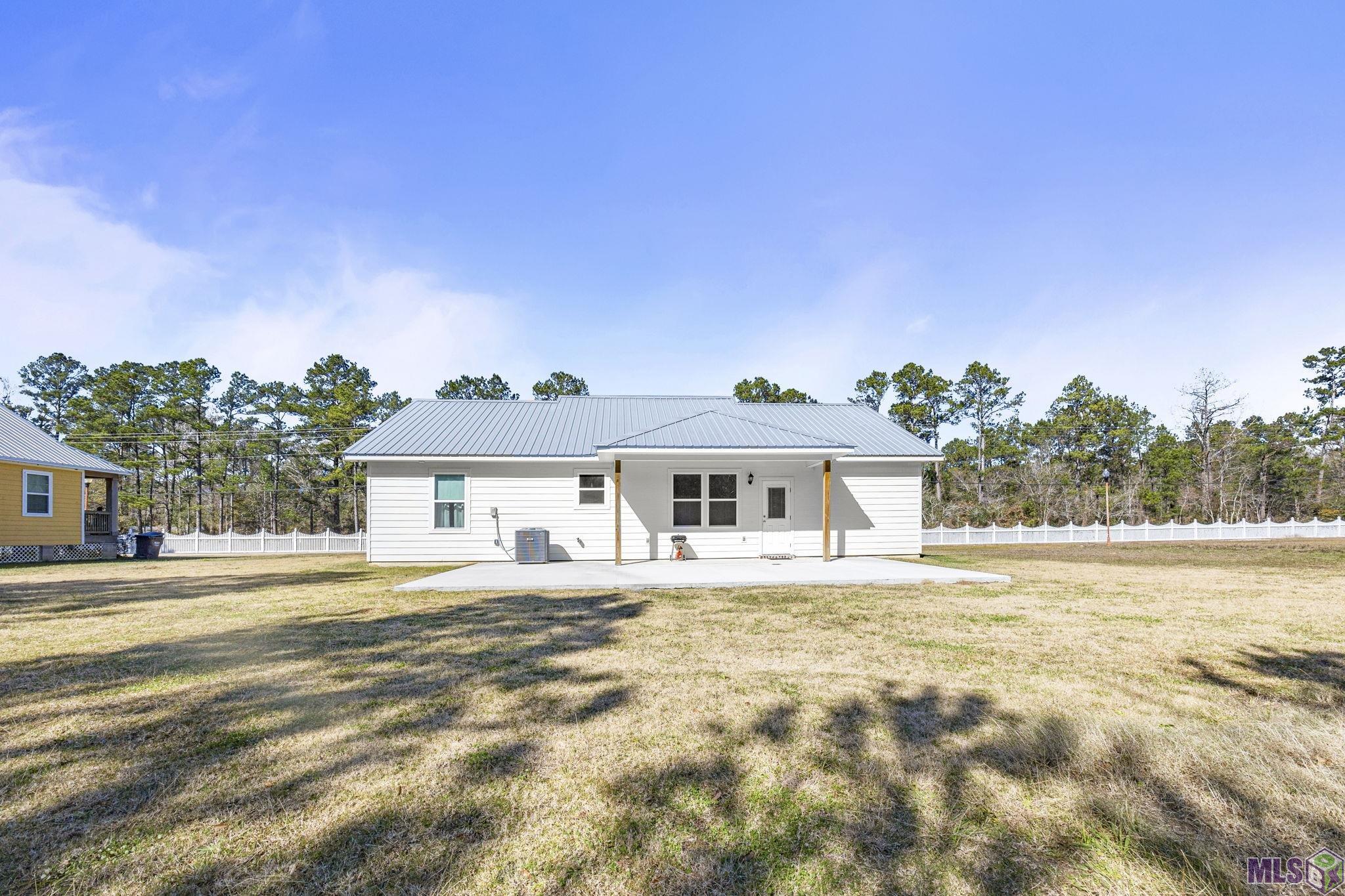 26400 PONCHATOULA DR, Springfield, LA 70462