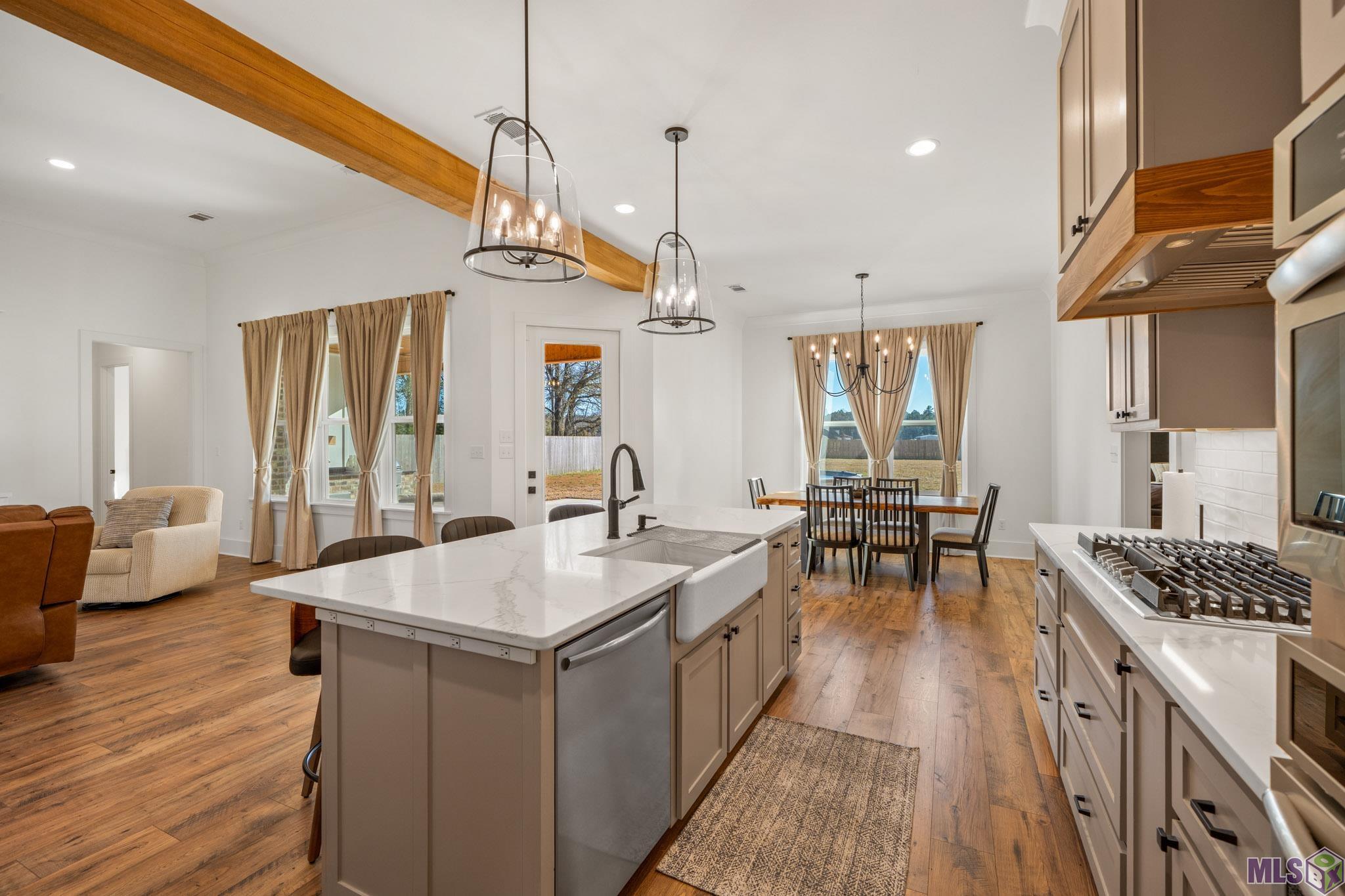 10598 ARNOLD RD, Denham Springs, LA 70726