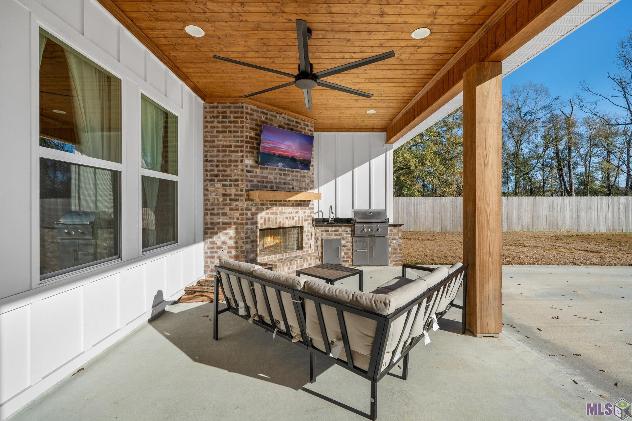 10598 ARNOLD RD, Denham Springs, LA 70726