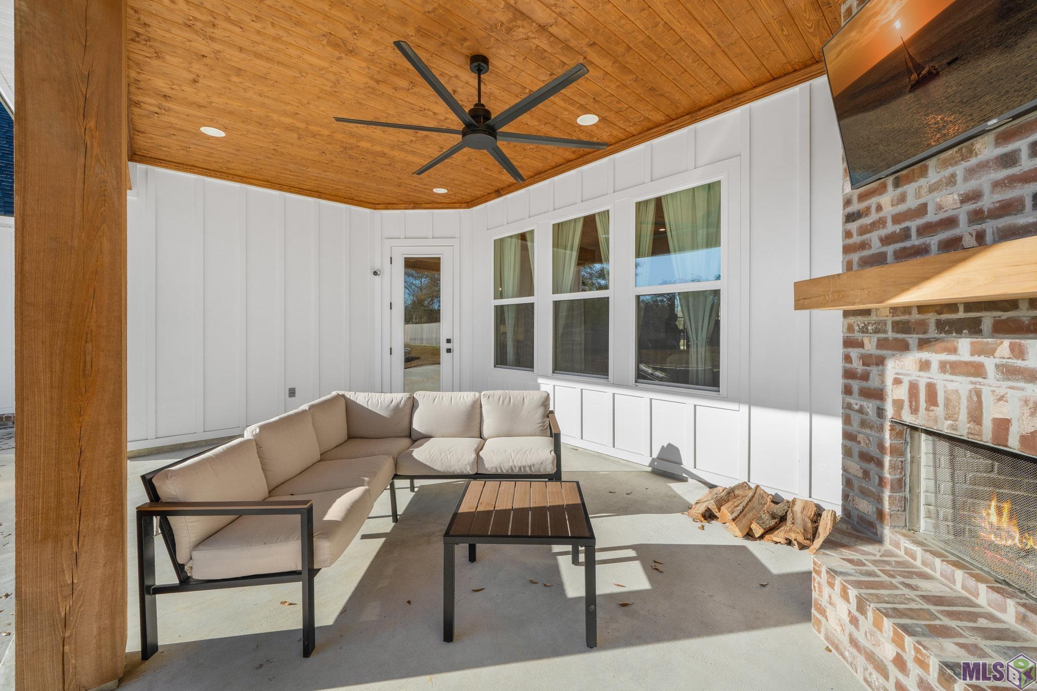 10598 ARNOLD RD, Denham Springs, LA 70726