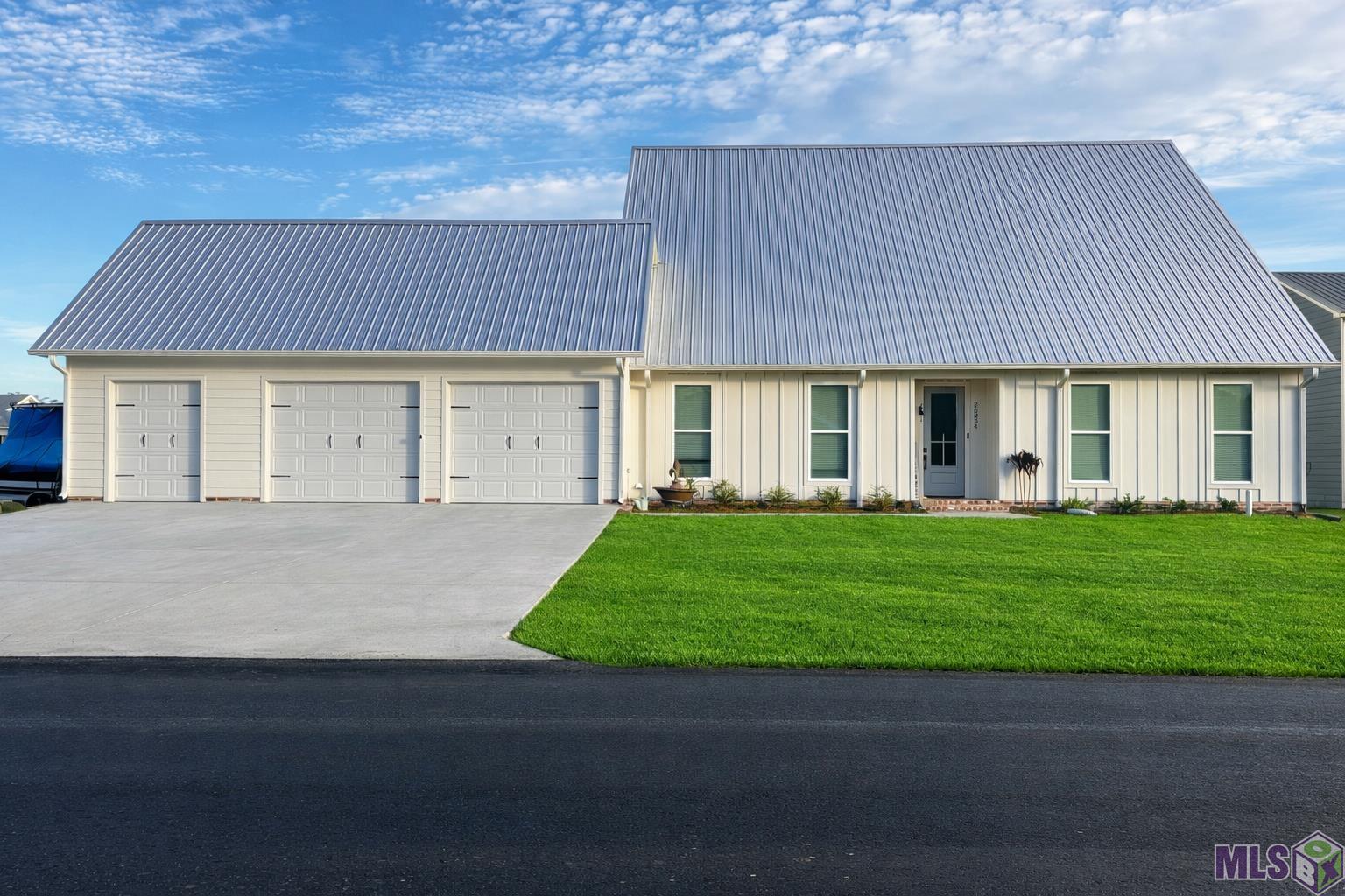 26234 RIVERSCAPE DR, Springfield, LA 70462
