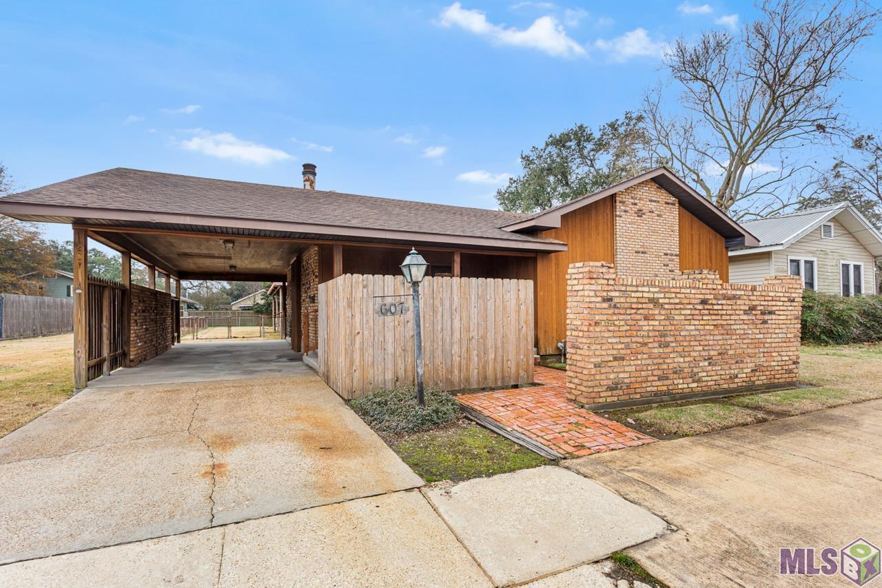 607 COURT ST, Port Allen, LA 70767