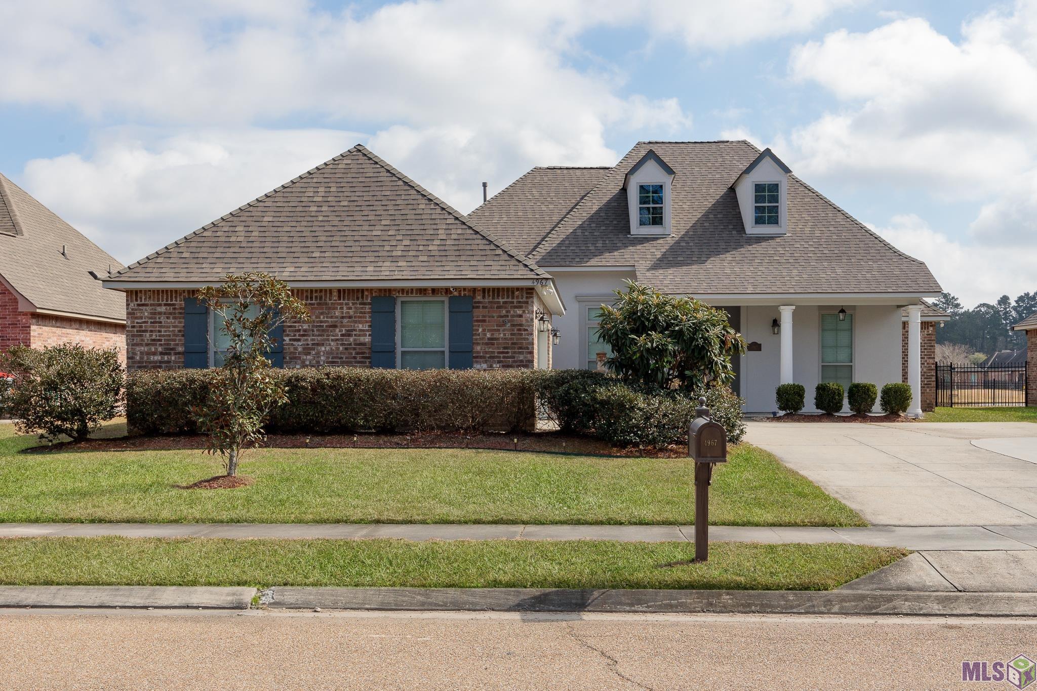 4967 WOODSTOCK WAY DR, Greenwell Springs, LA 70739