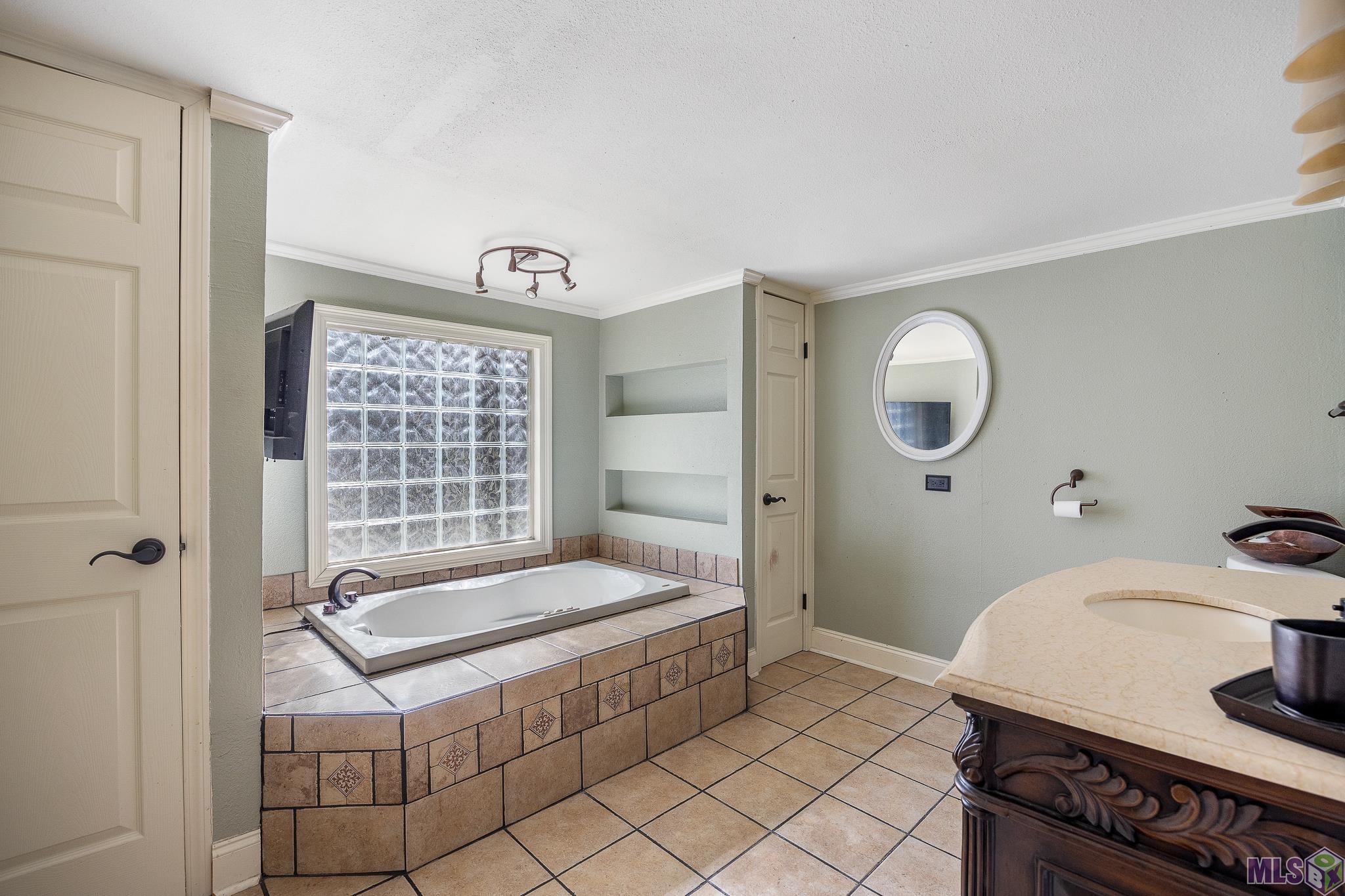 18739 RIVER BEND RD, Maurepas, LA 70449