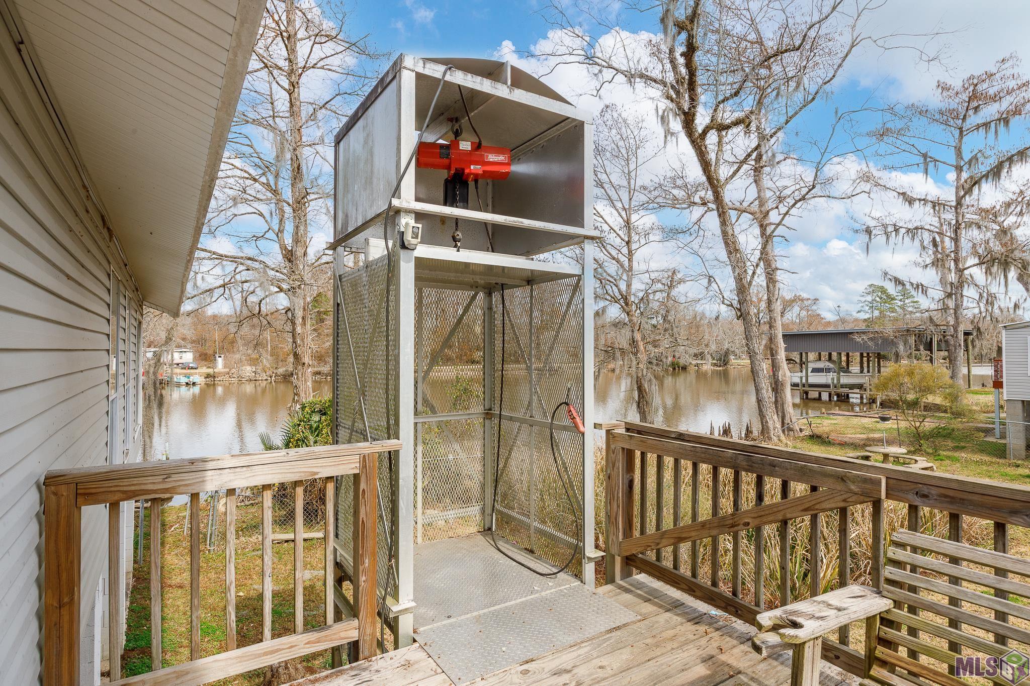 18739 RIVER BEND RD, Maurepas, LA 70449