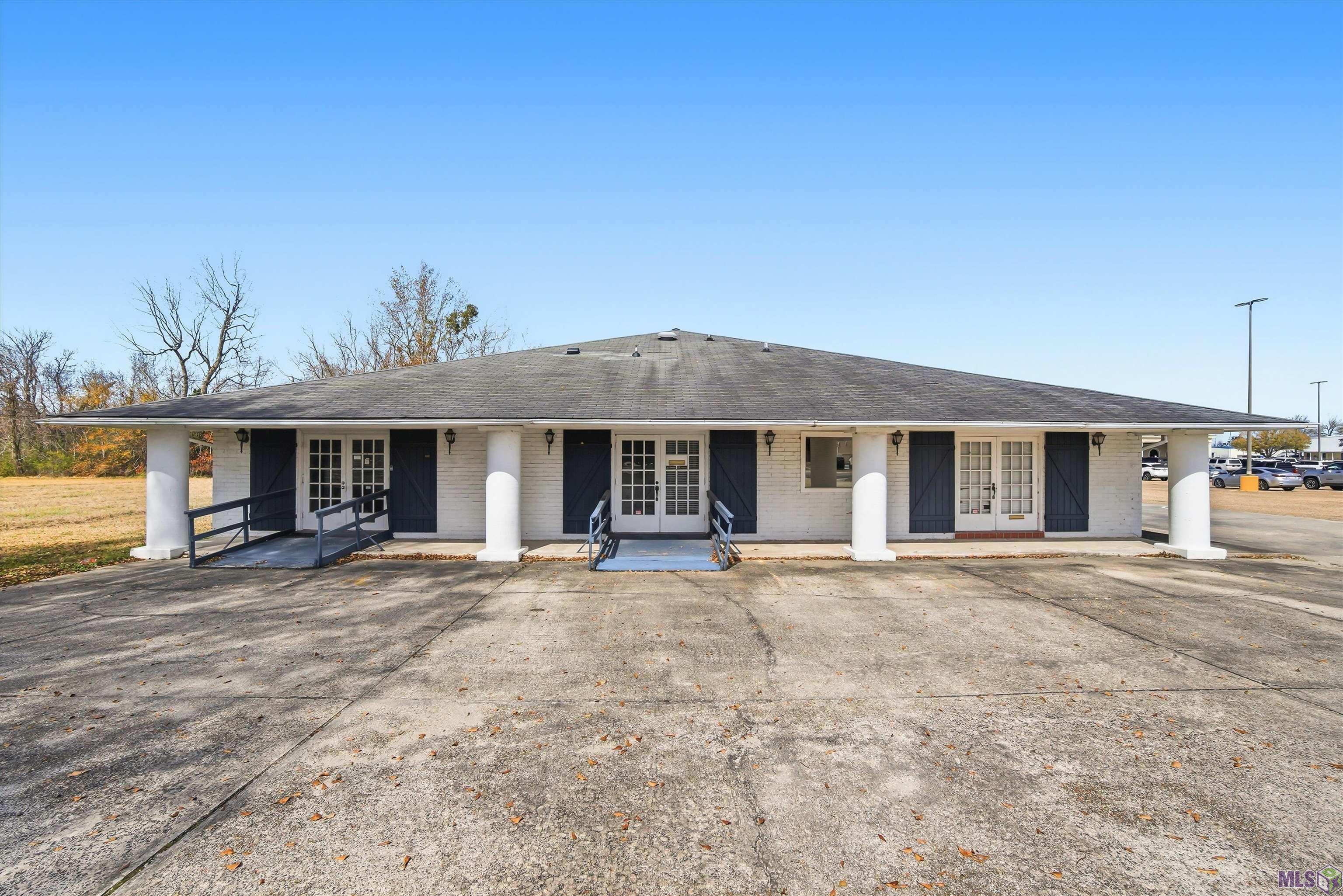 322 & 324 E WORTHY ST, Gonzales, LA 70737