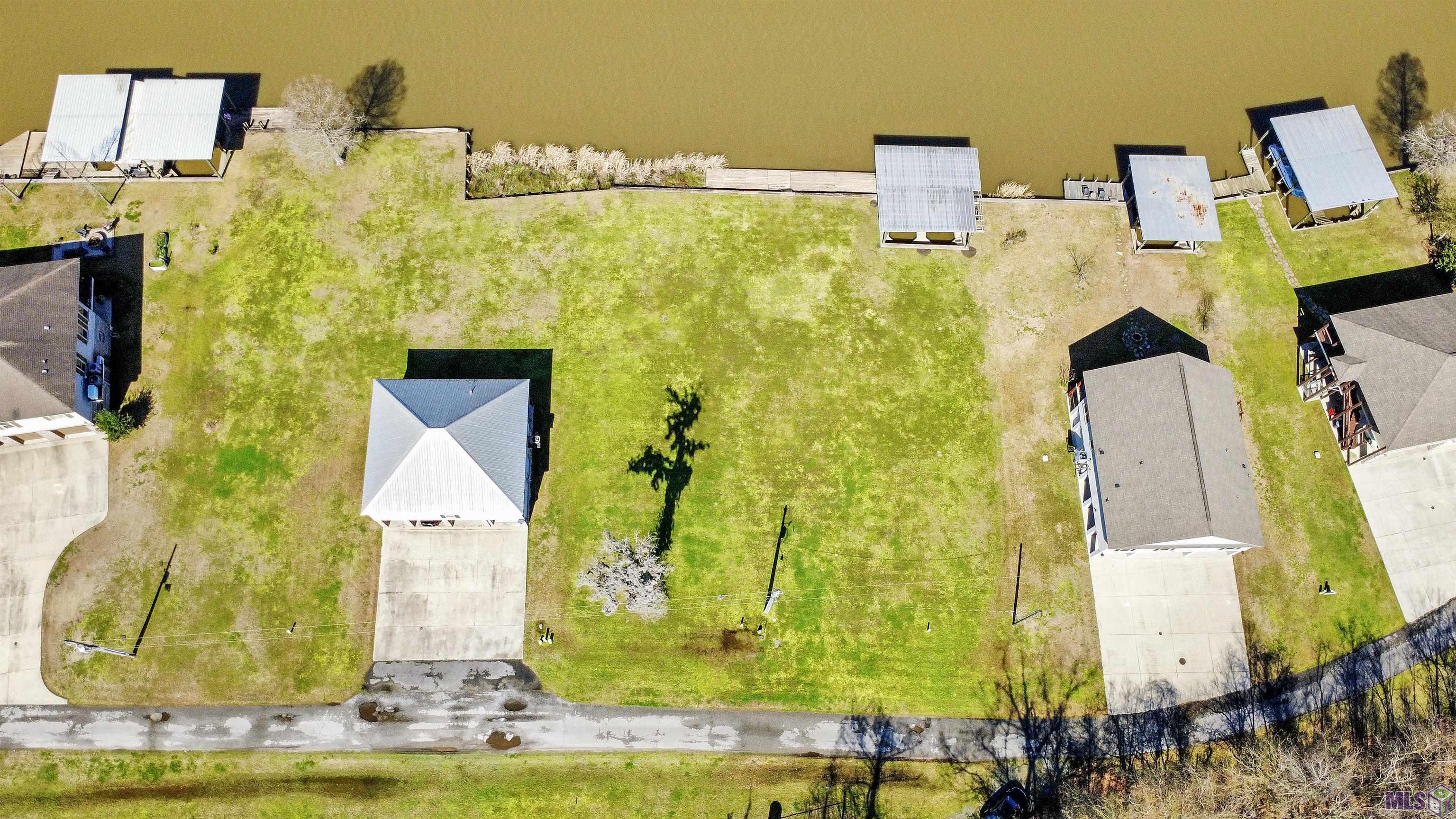 17699 COVE LN, Denham Springs, LA 70726