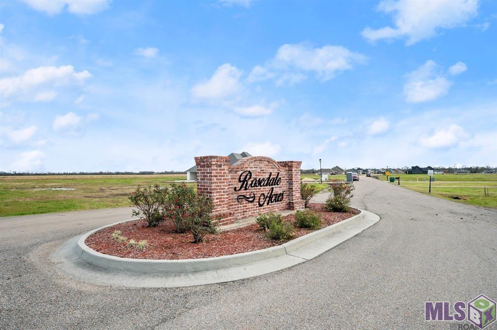 555 HARVEST LN, Port Allen, LA 70767