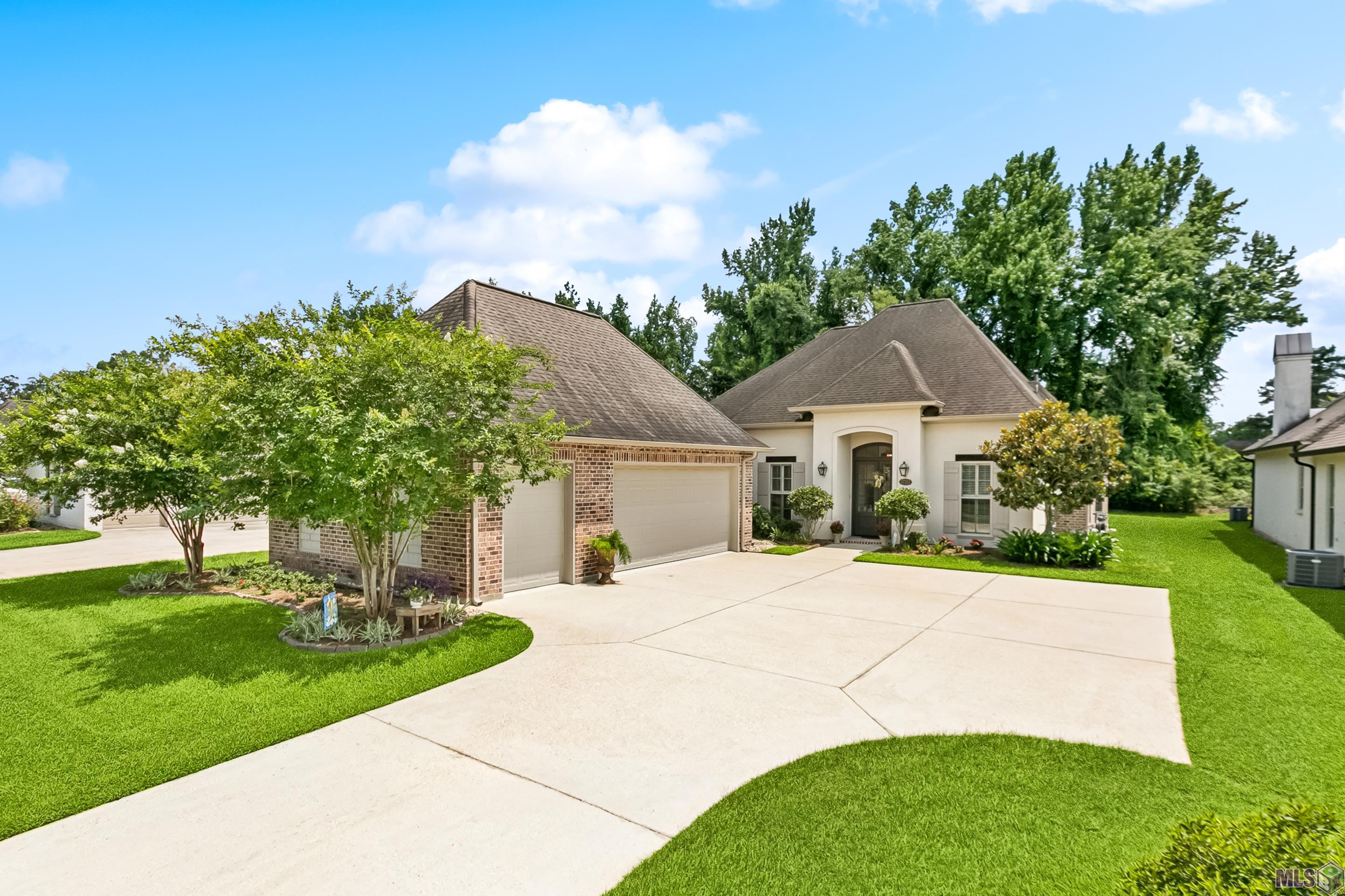 37357 WHISPERING HOLLOW AVE, Prairieville, LA 70769