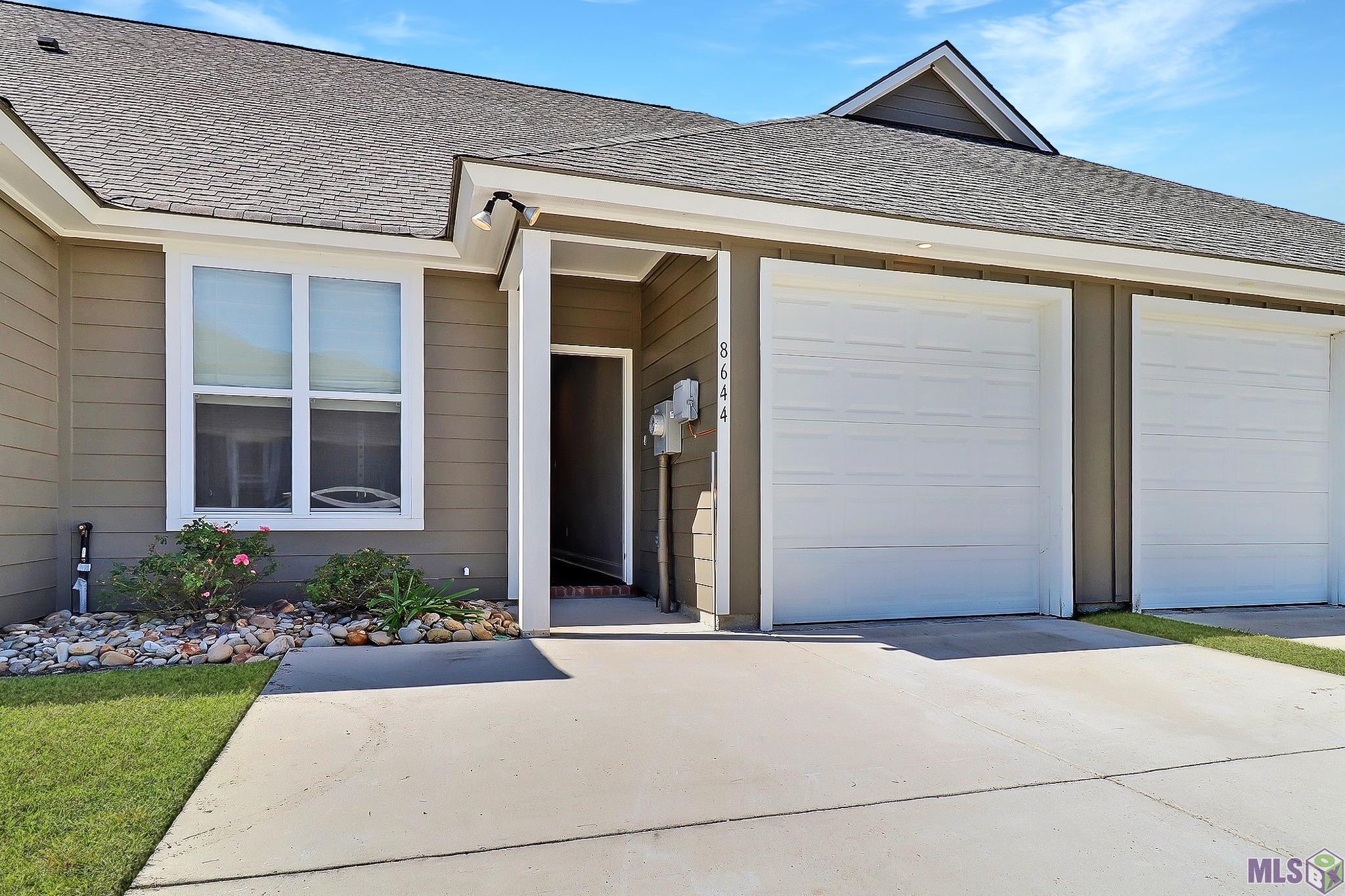 8644 EDGEWATER DR, Baton Rouge, LA 70820