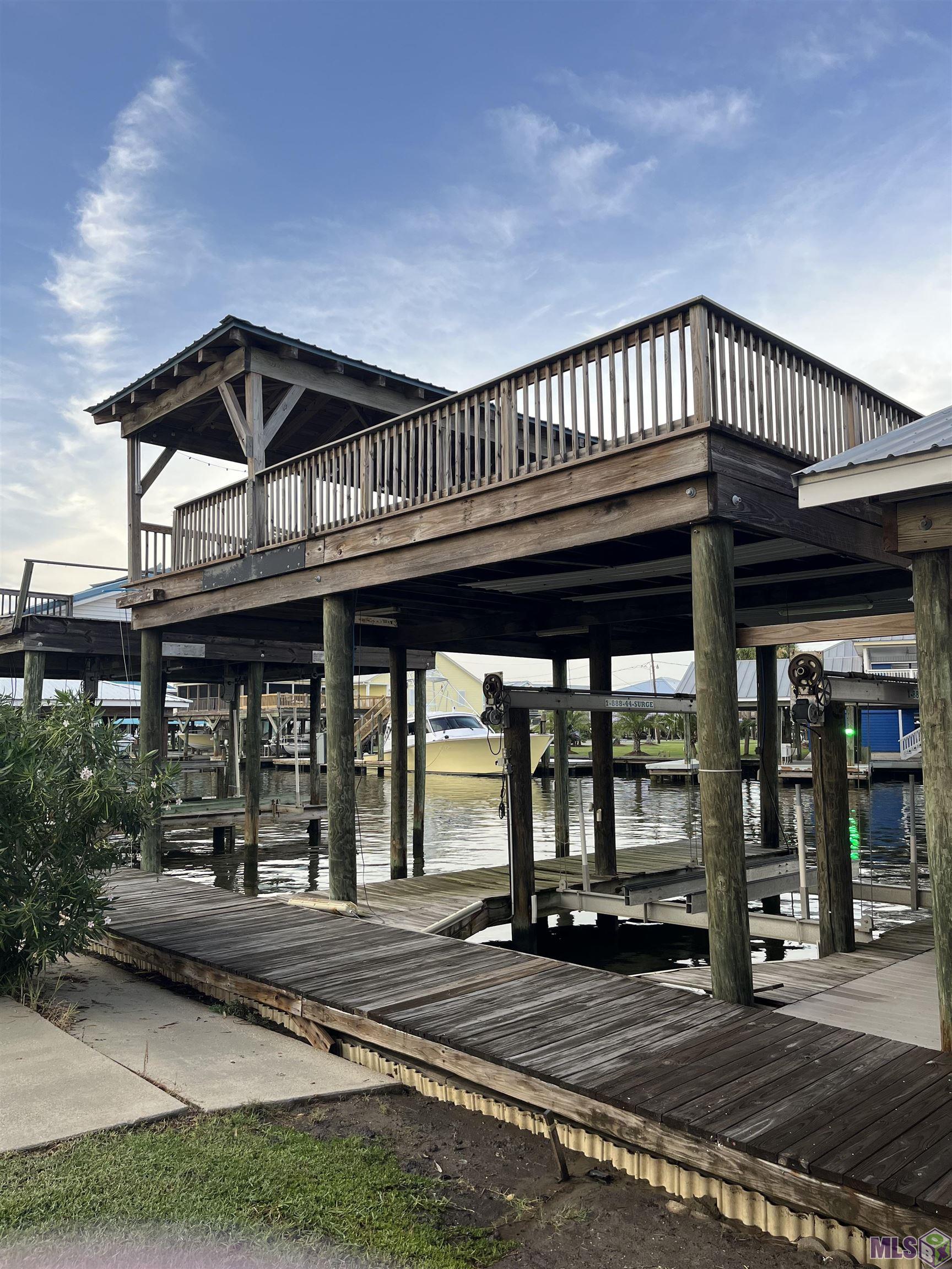 126 CONSTANTIN DR, Golden Meadow, LA 70357