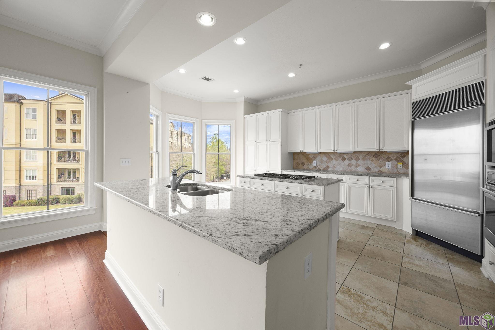 998 STANFORD AVE, 303, Baton Rouge, LA 70808