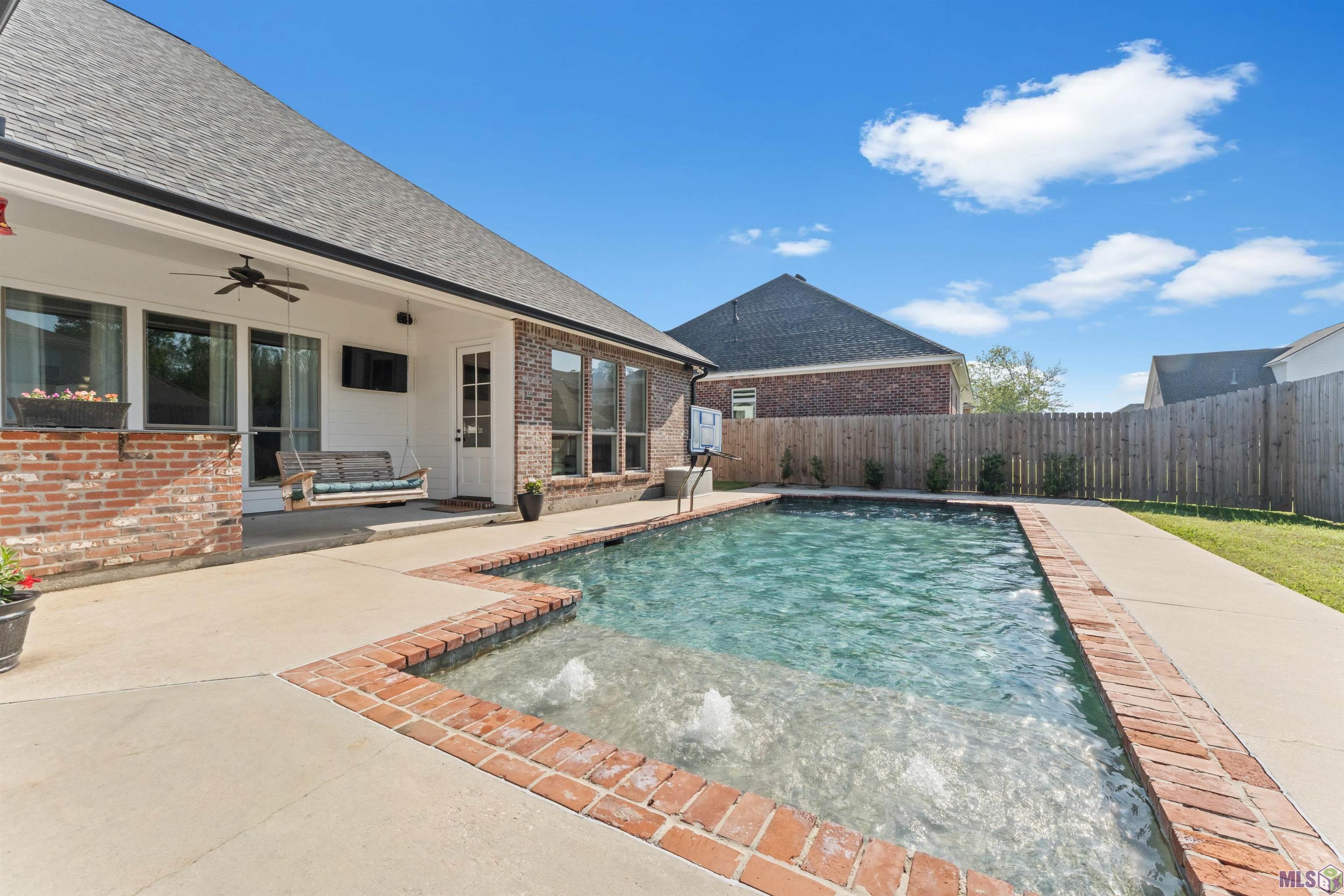 14532 OAK PATH DR, Prairieville, LA 70769