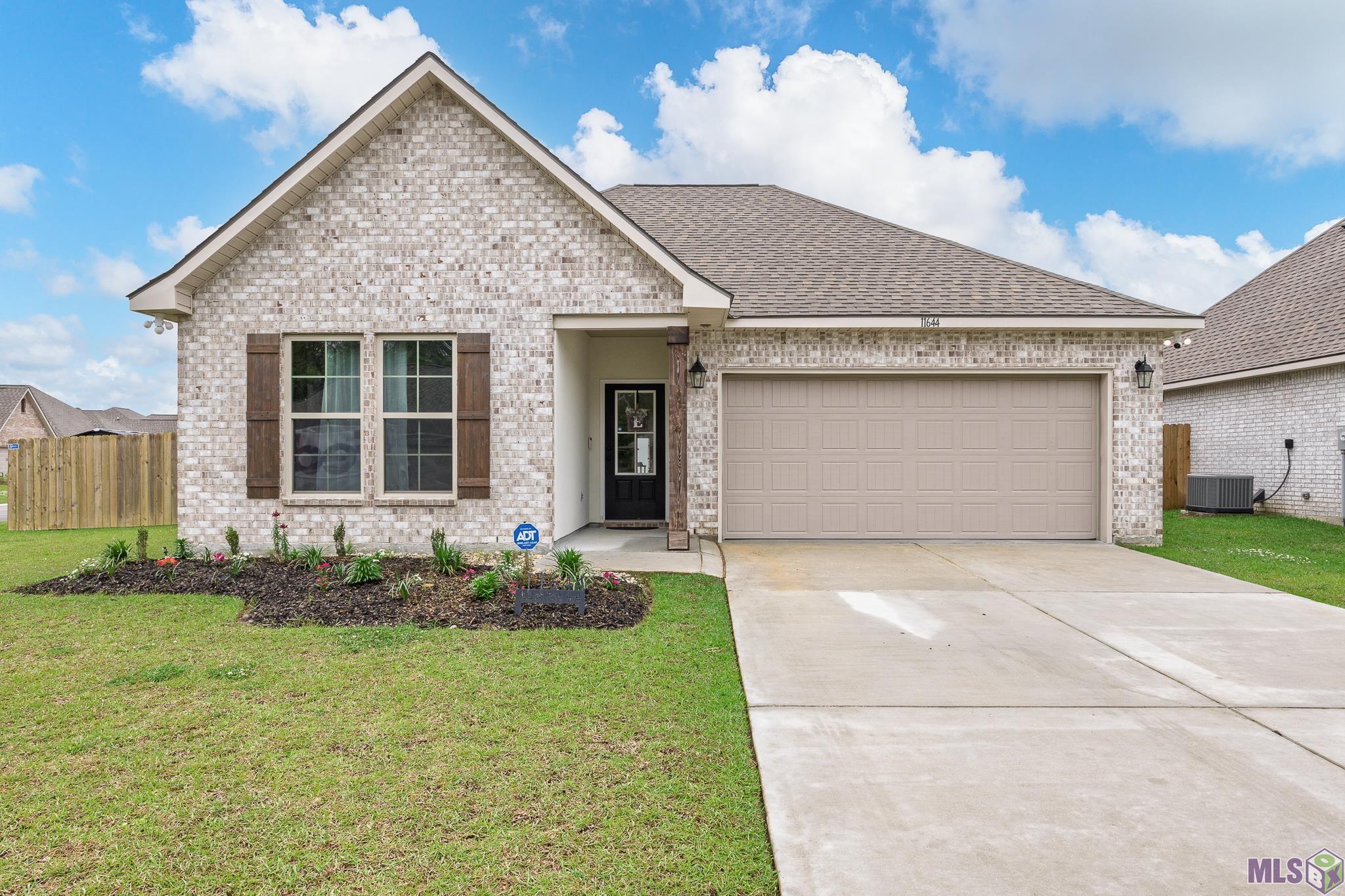 11644 JUBAN PARC AVE, Denham Springs, LA 70726