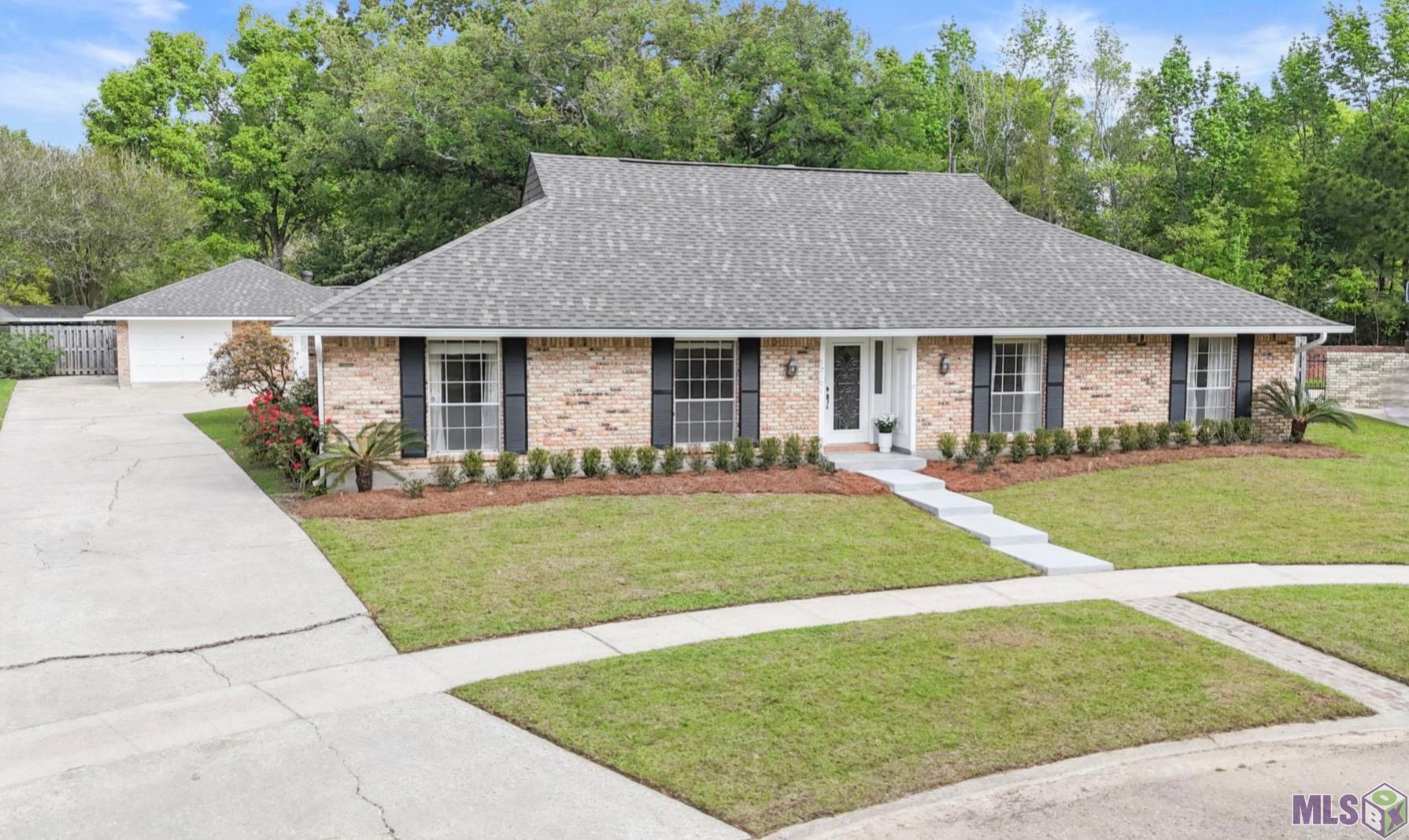 12101 LAKE LADARE AVE, Baton Rouge, LA 70816