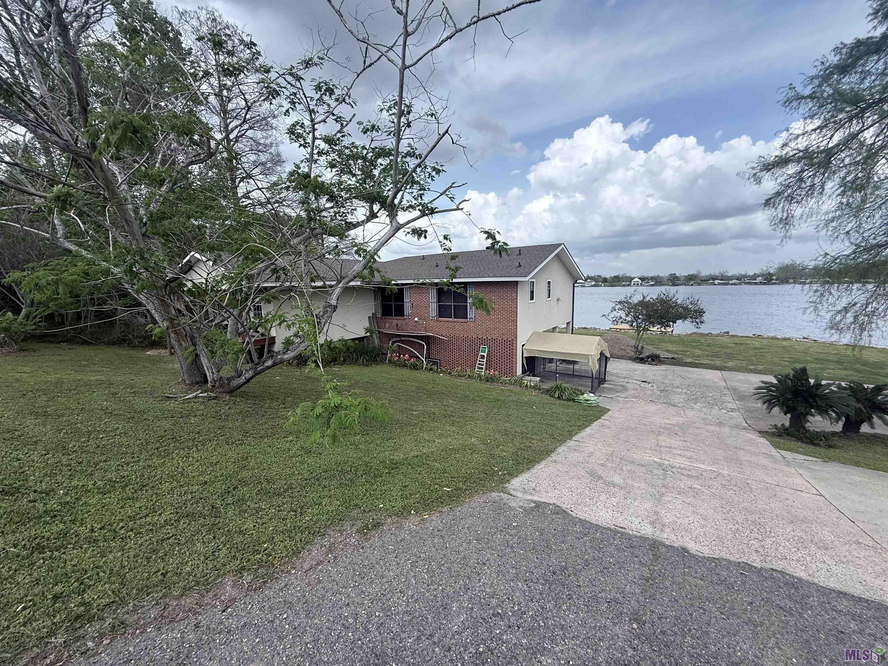8174 FALSE RIVER RD, Oscar, LA 70762