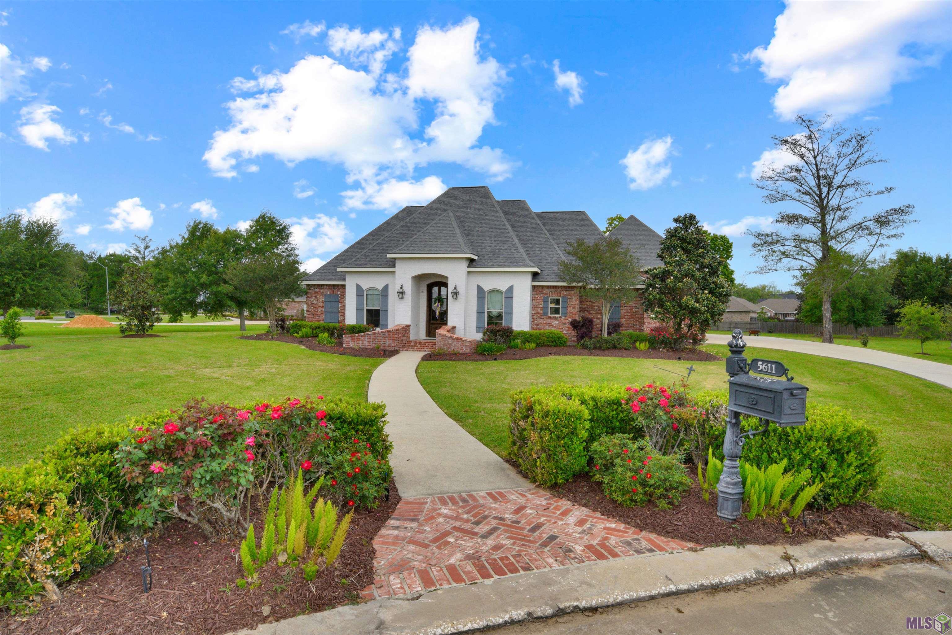 5611 CHENE BLANC, Lake Charles, LA 70605