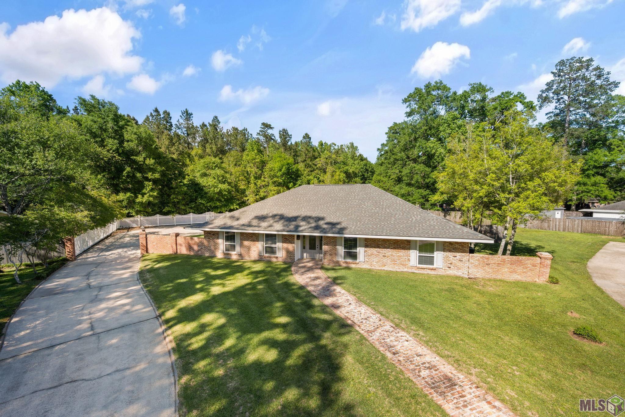 1448 LANSDOWNE DR, Denham Springs, LA 70726