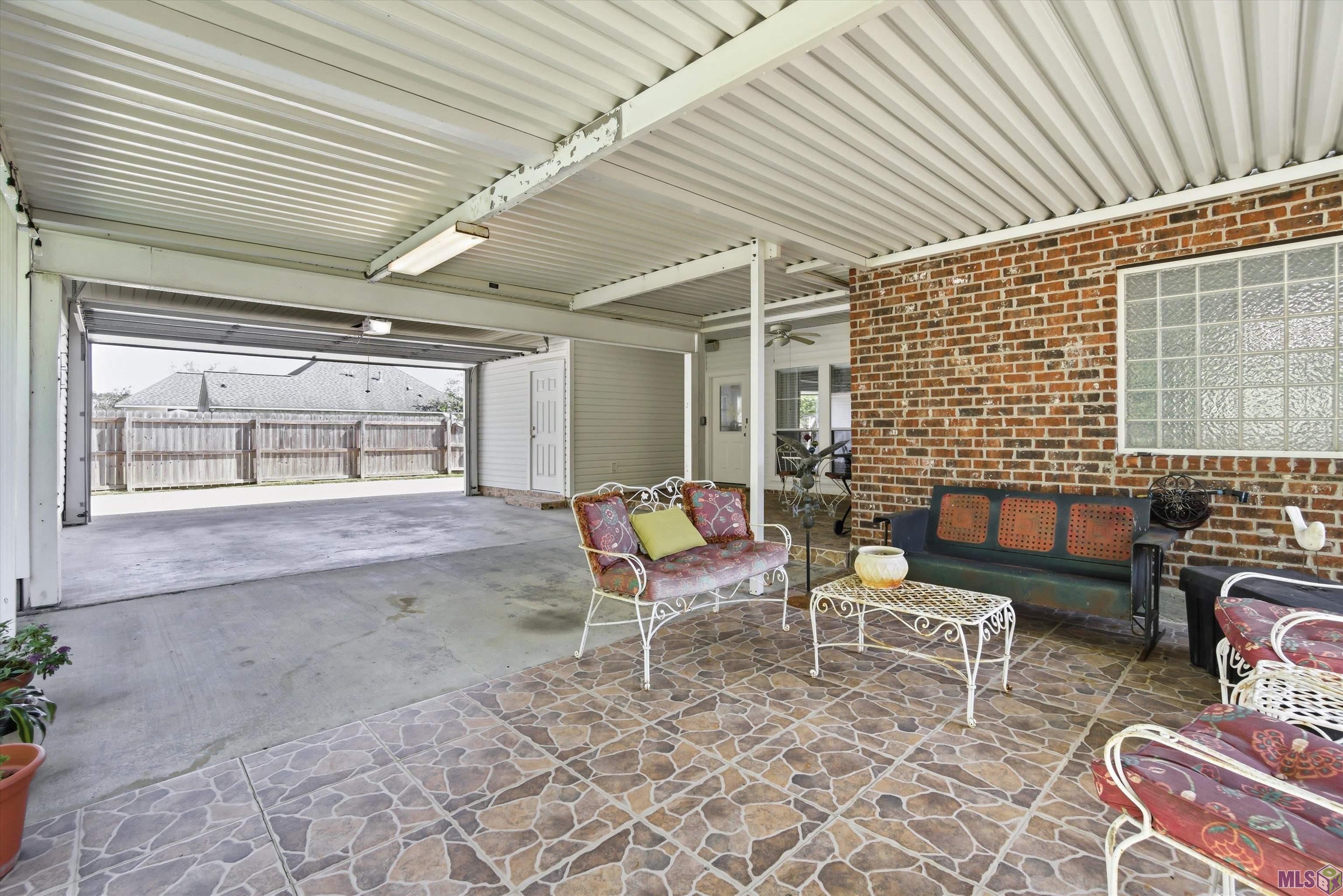 28025 FOXFIRE AVE, Walker, LA 70785