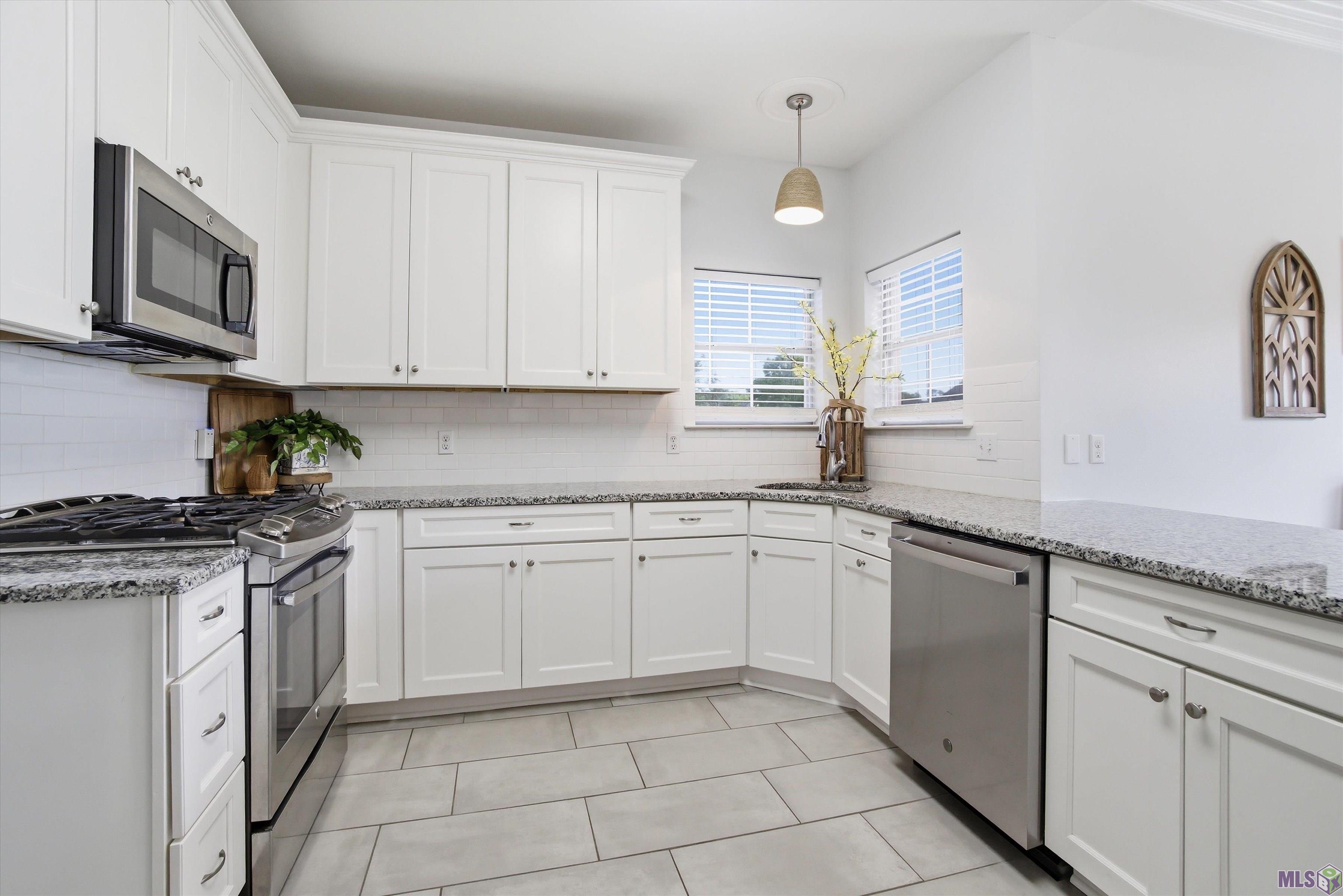 28025 FOXFIRE AVE, Walker, LA 70785