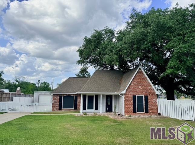 7903 OAKLAND DR, Denham Springs, LA 70706