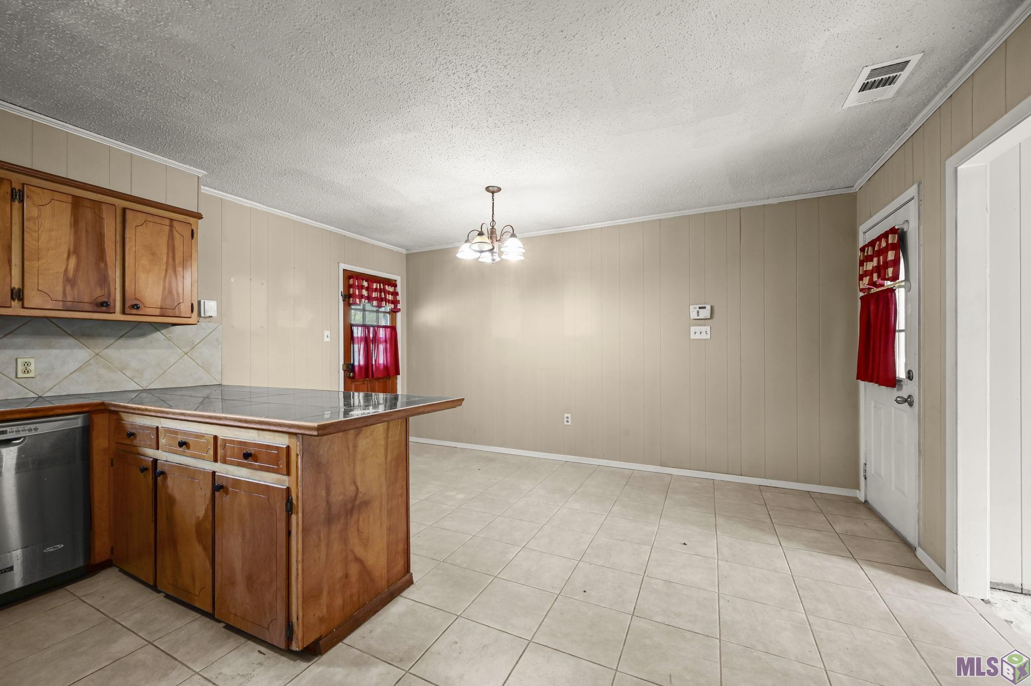 10590 PINE ST, Clinton, LA 70722