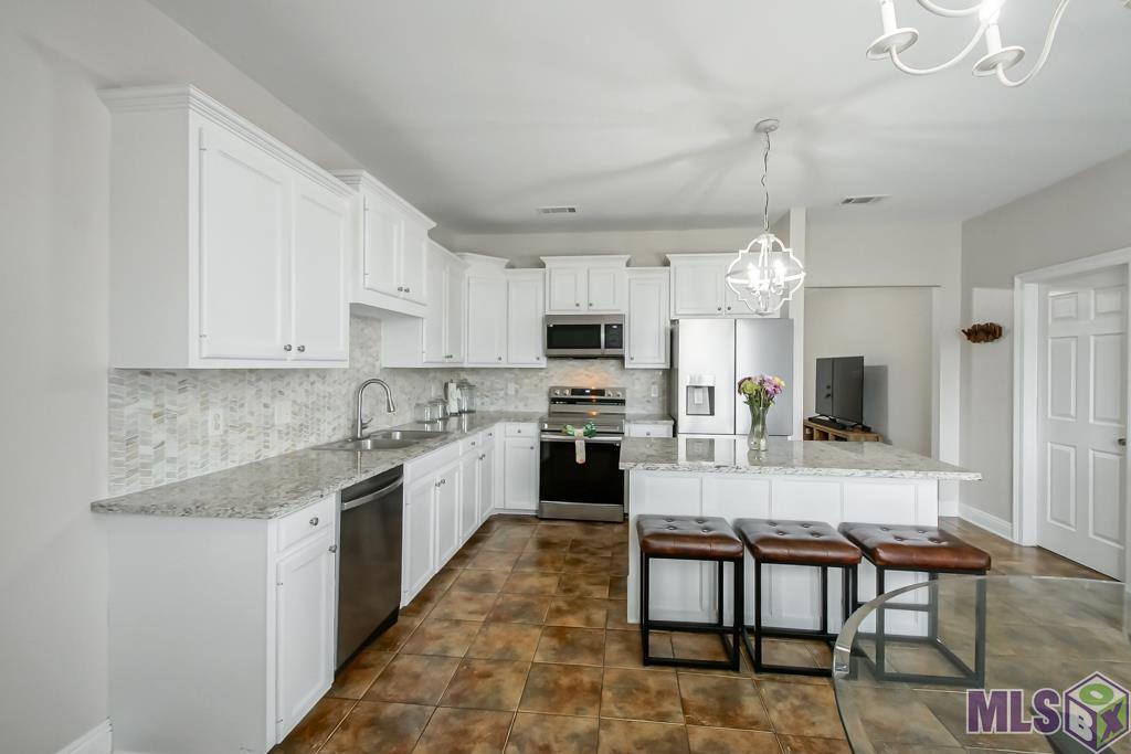 40486 CROSS RIDGE AVE, Gonzales, LA 70737