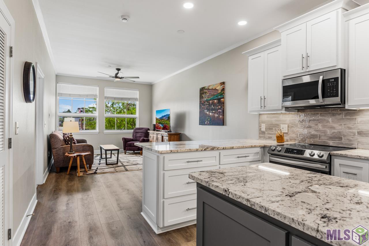 7707 BLUEBONNET BLVD, 204, Baton Rouge, LA 70810