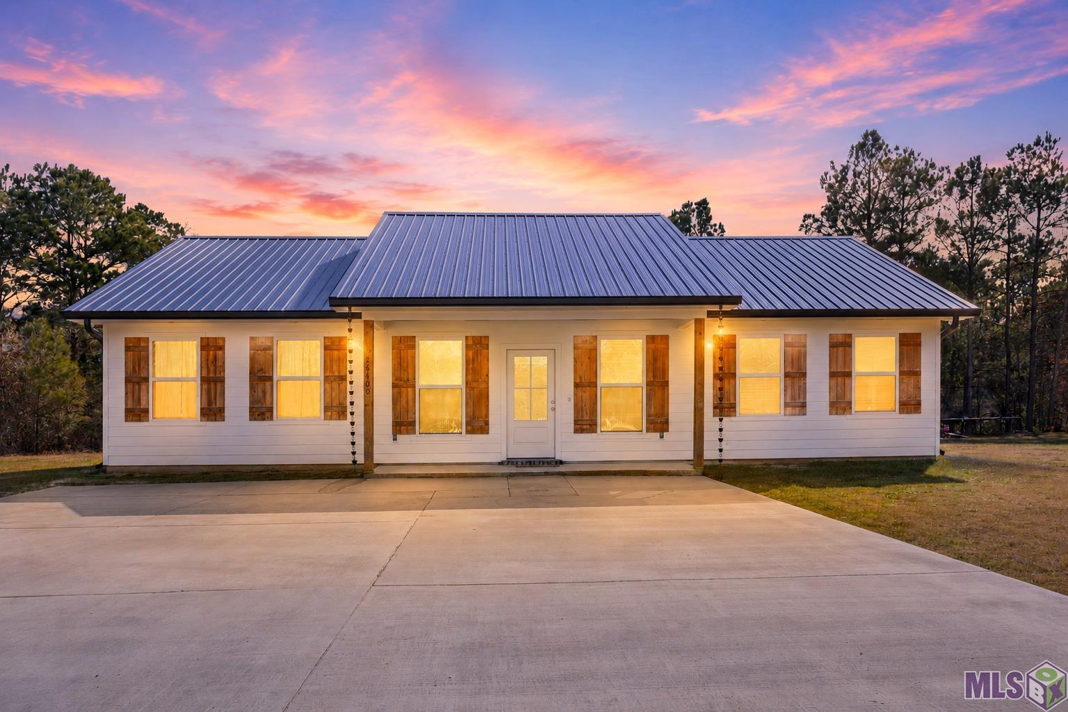 26400 PONCHATOULA DR, Springfield, LA 70462