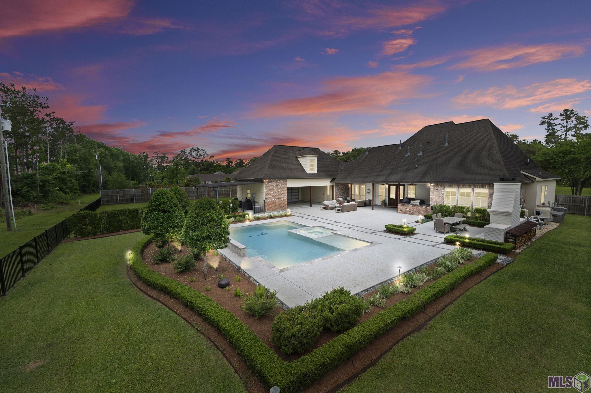 8242 WILDWOOD DR, Denham Springs, LA 70706