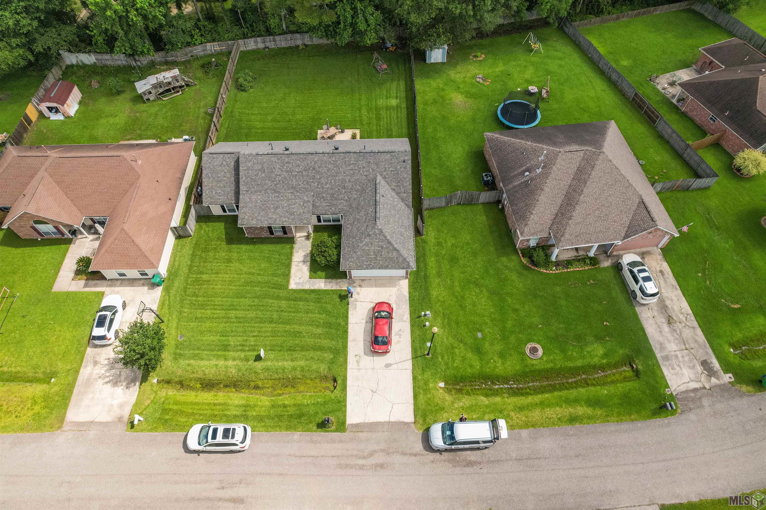 9873 CHAPEL HILL DR, Denham Springs, LA 70706