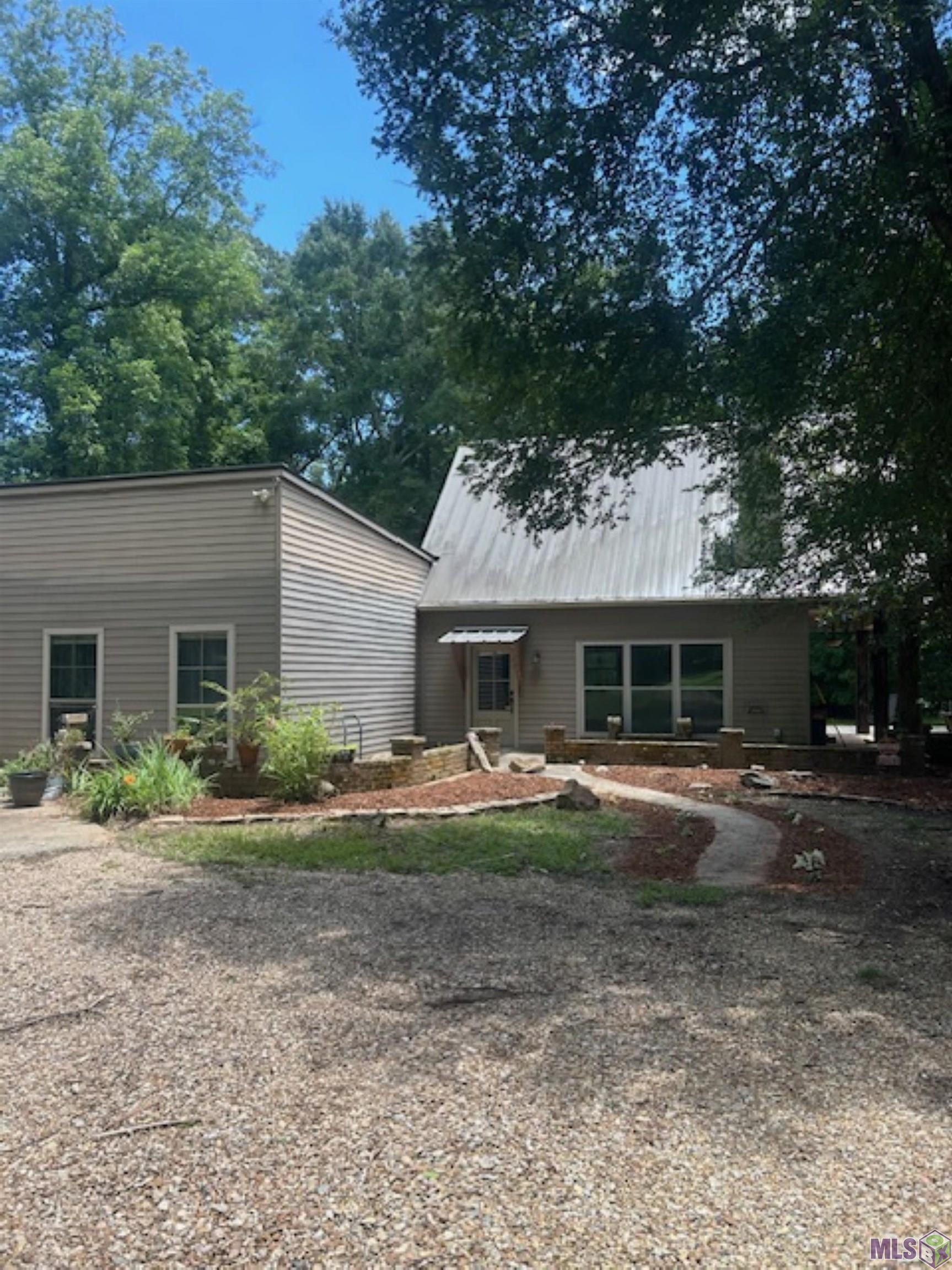 11283 N WAKEFIELD DR, St. Francisville, LA 70775