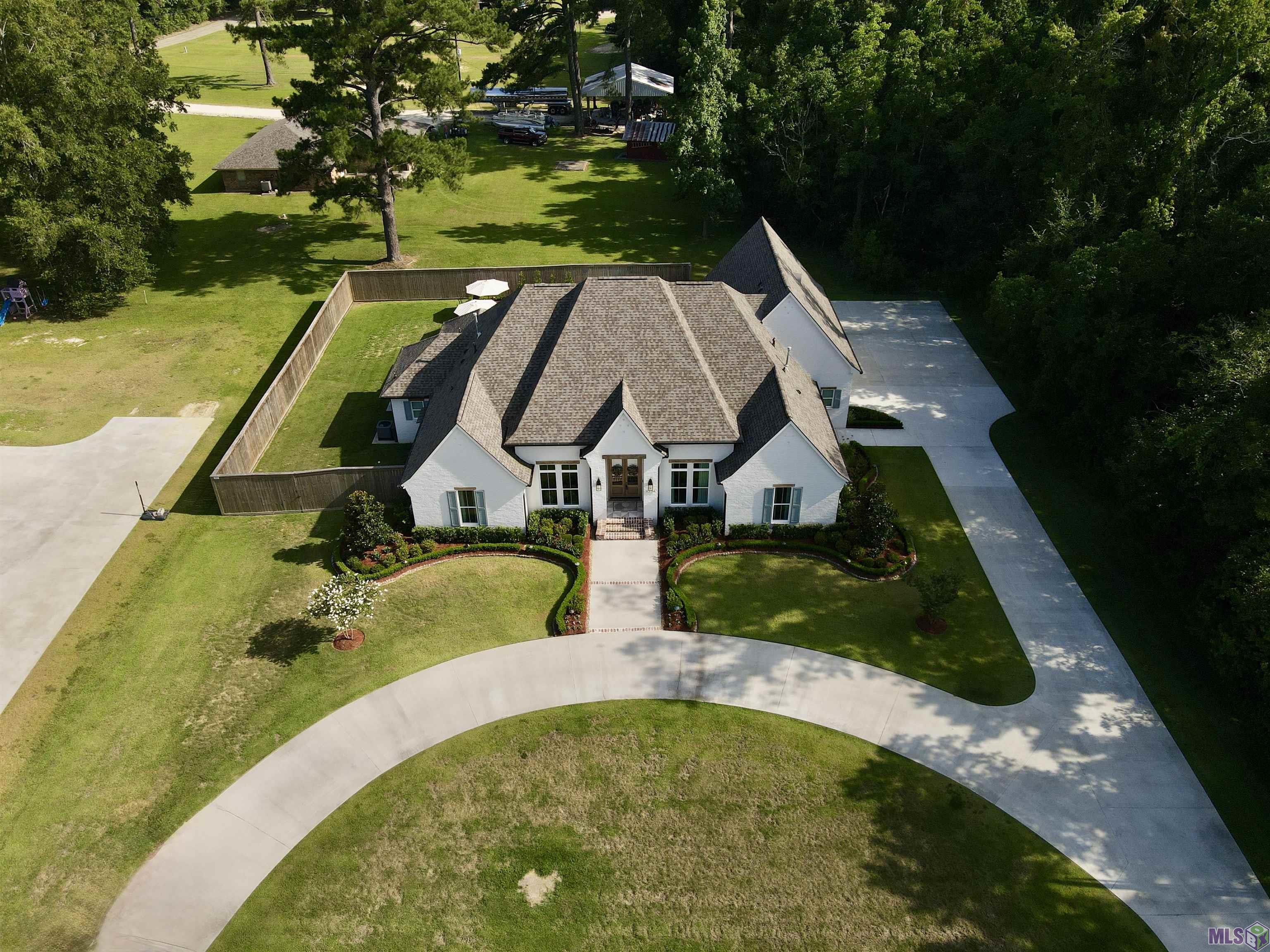 9984 FORREST DELATTE RD, Denham Springs, LA 70726