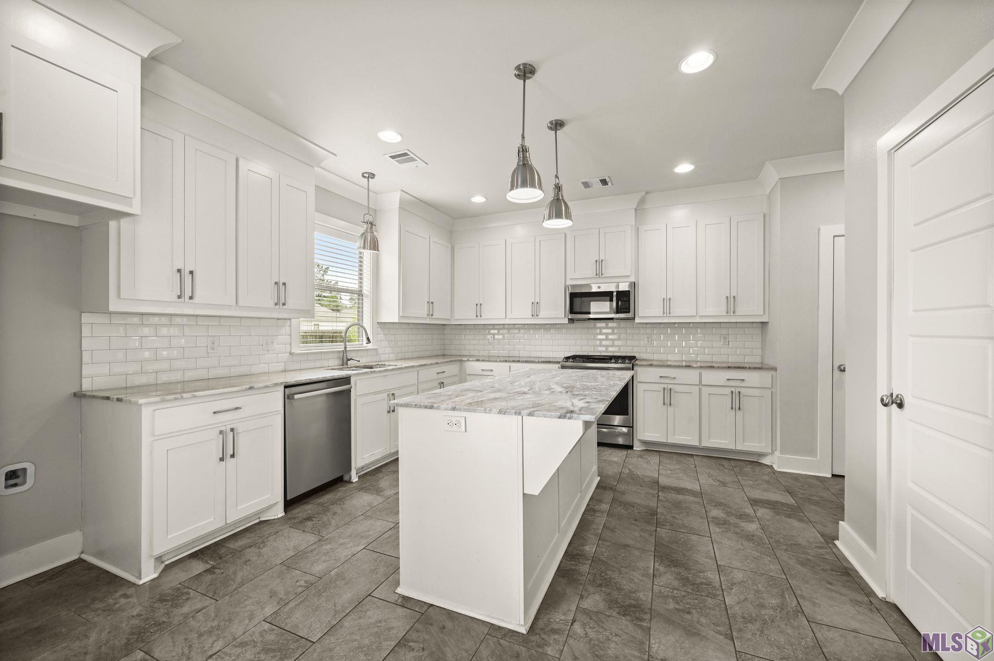 35950 CANE MARKET RD, Denham Springs, LA 70706
