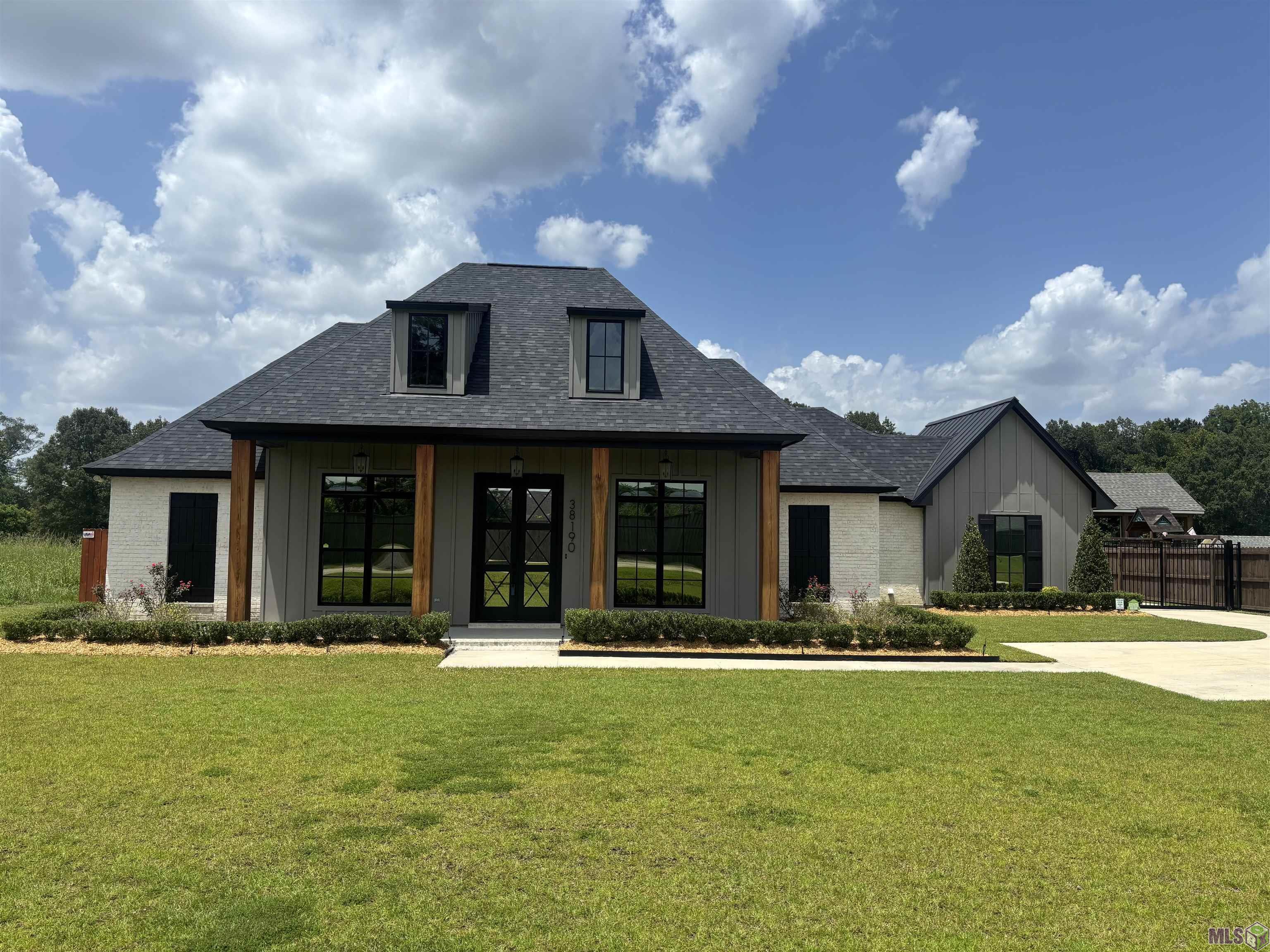 38190 OAKLAND DR, Prairieville, LA 70769