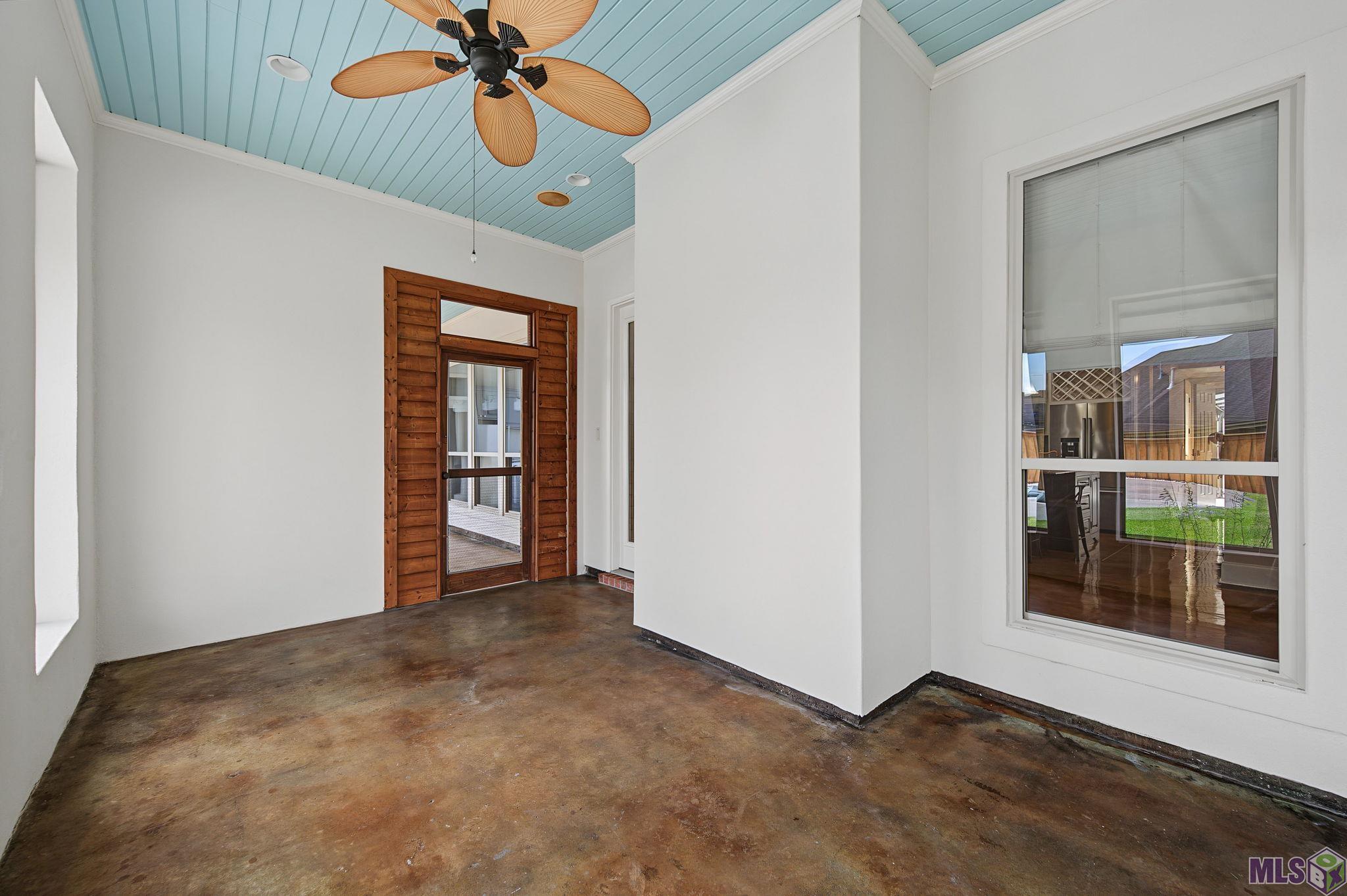Photo 32
