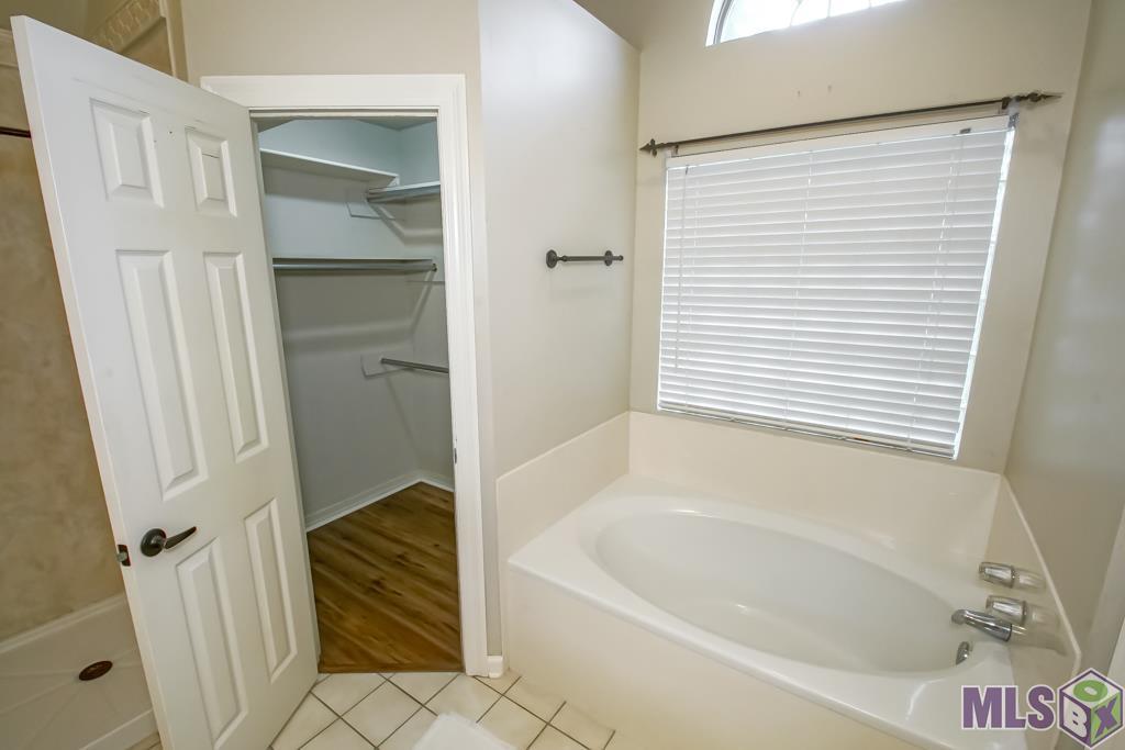 9141 GARY DR, Denham Springs, LA 70726