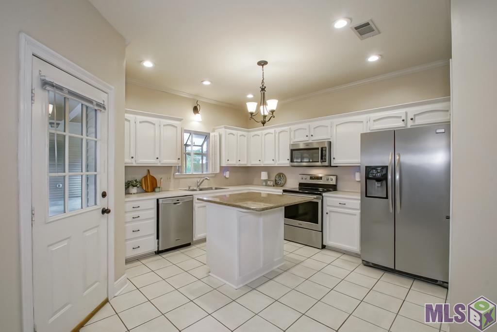 9141 GARY DR, Denham Springs, LA 70726